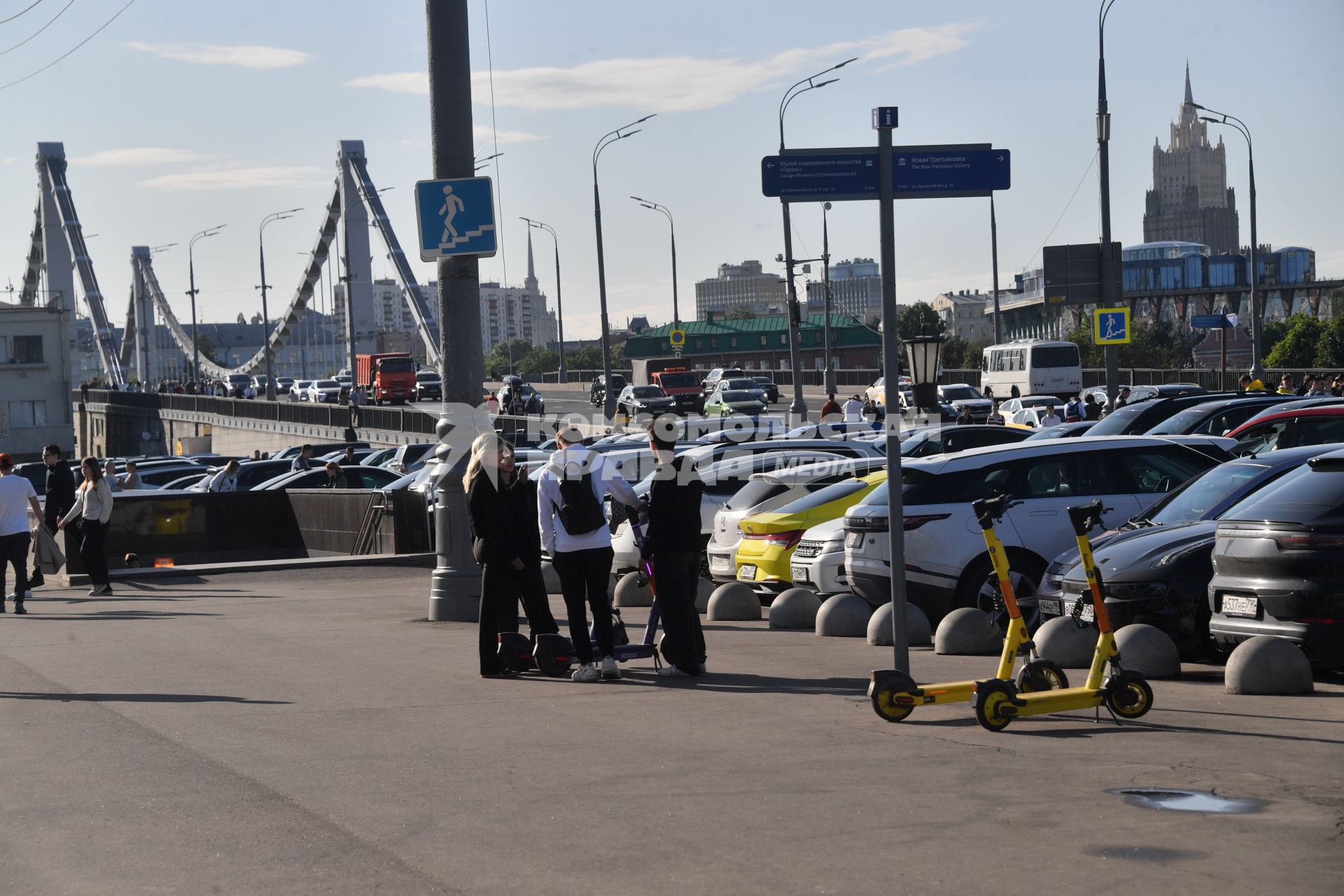 Москва. Горожане  в Парке Горького.