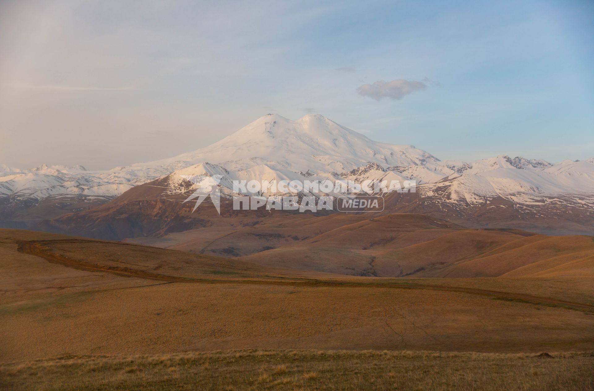 Кабардино-Балкарская Республика. Вид на гору Эльбрус.