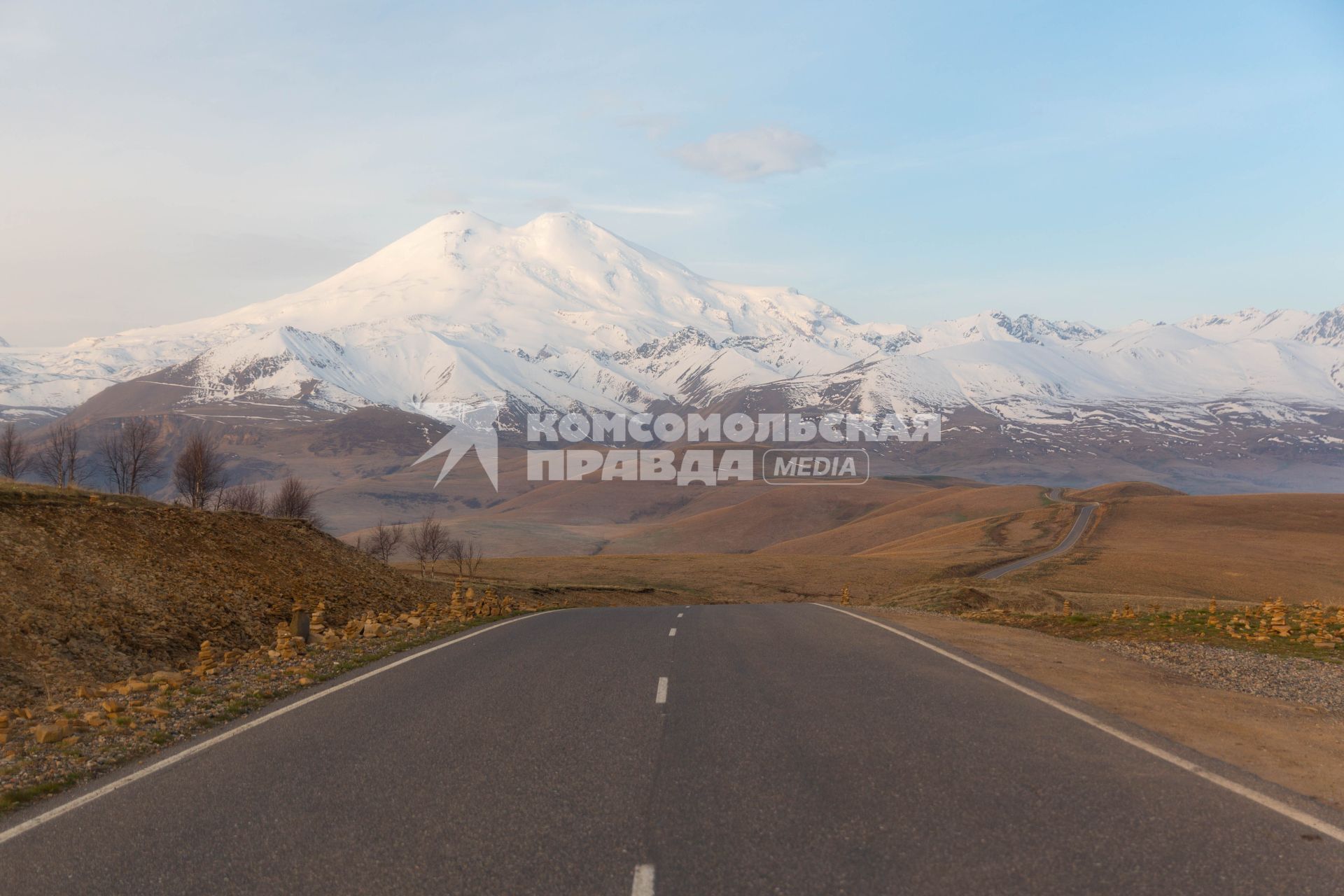 Кабардино-Балкарская Республика. Вид на гору Эльбрус.