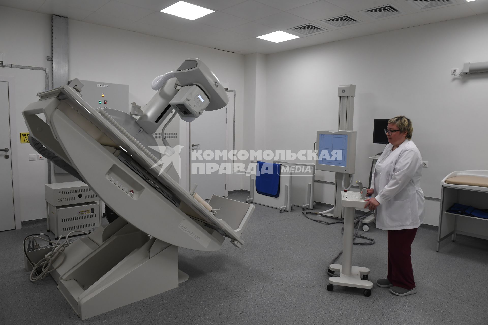 Москва. Комплексно-рентгеновский диагностический аппарат в здании открывшегося детского корпуса многопрофильного клинического центра `Коммунарка` .