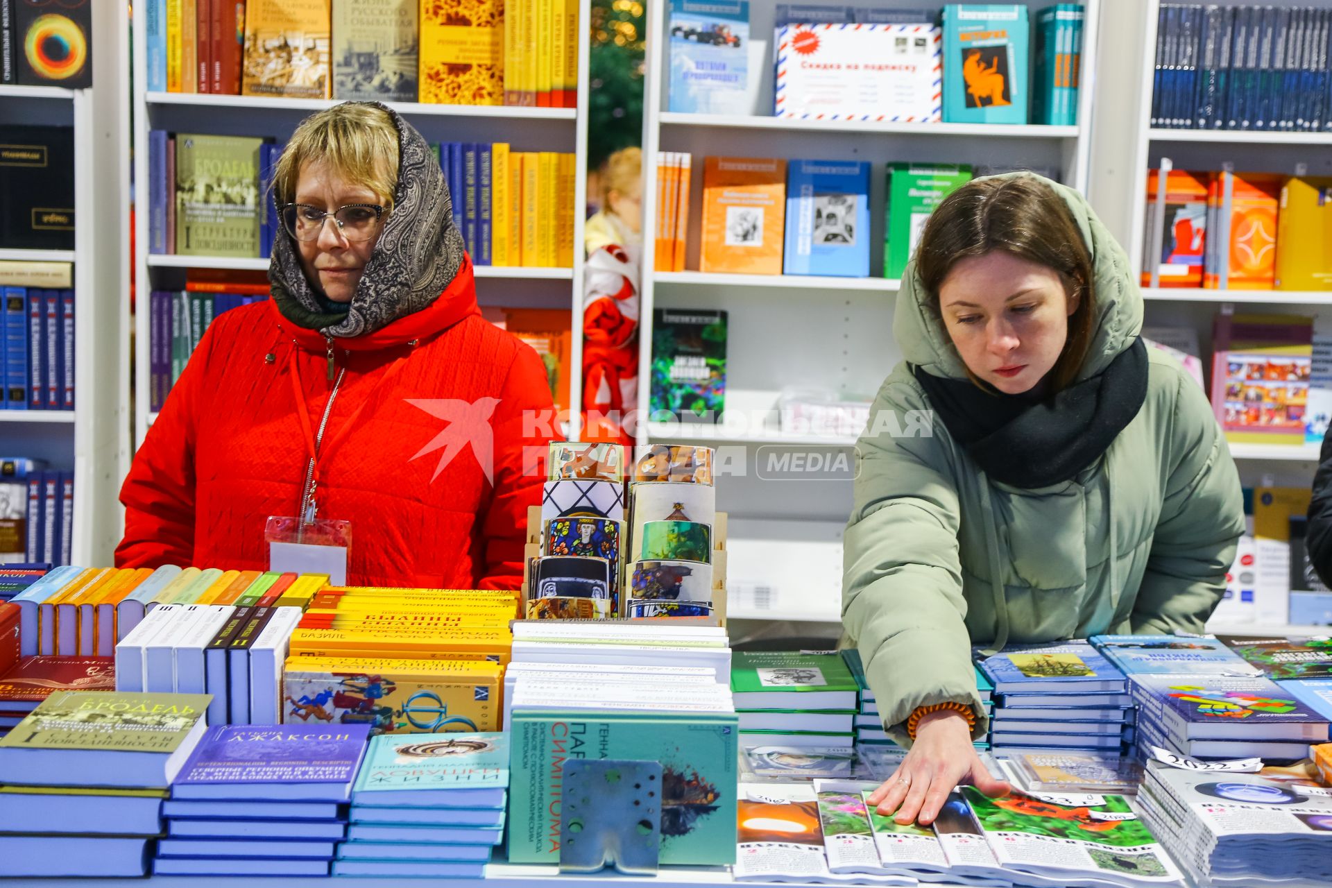 Москва. IX ежегодный книжный фестиваль `Красная площадь`.