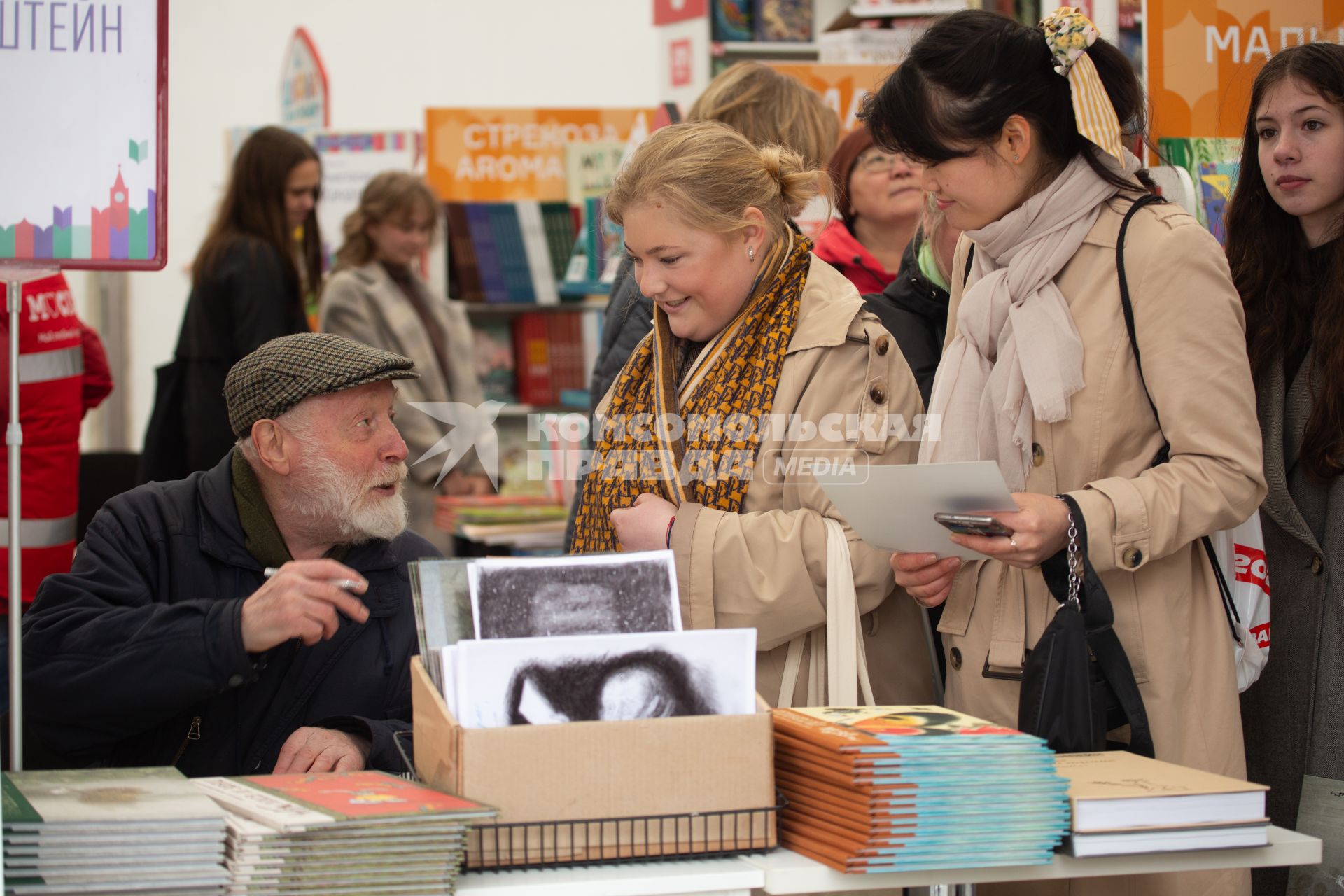 Москва. Режиссер-мультипликатор Юрий Норштейн на IX ежегодном книжном фестивале `Красная площадь`.