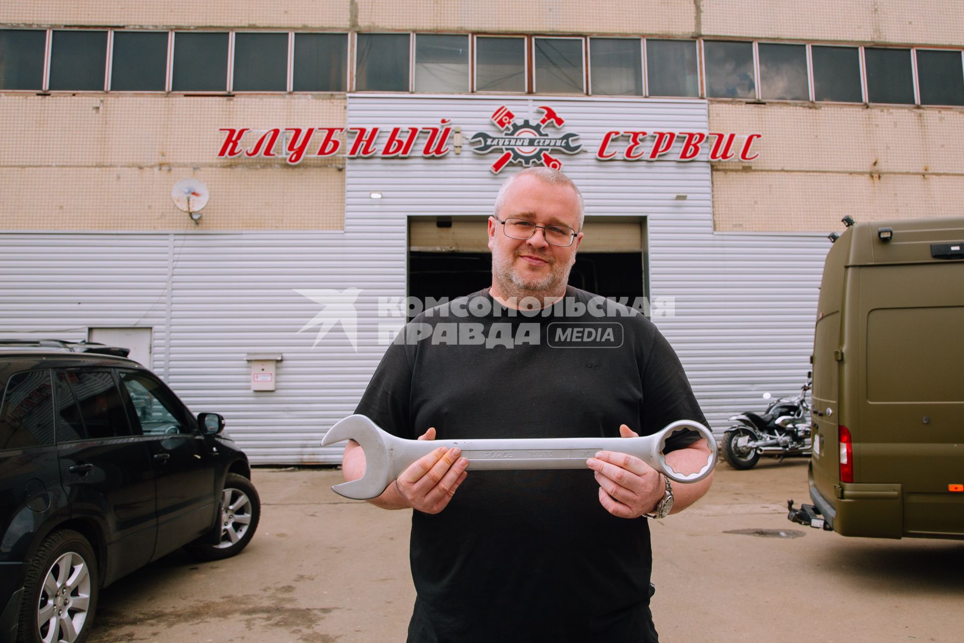 Москва. Владелец московской автомастерской `Клубный сервис` Илья Свиридов, помогающий техникой участникам спецоперации.