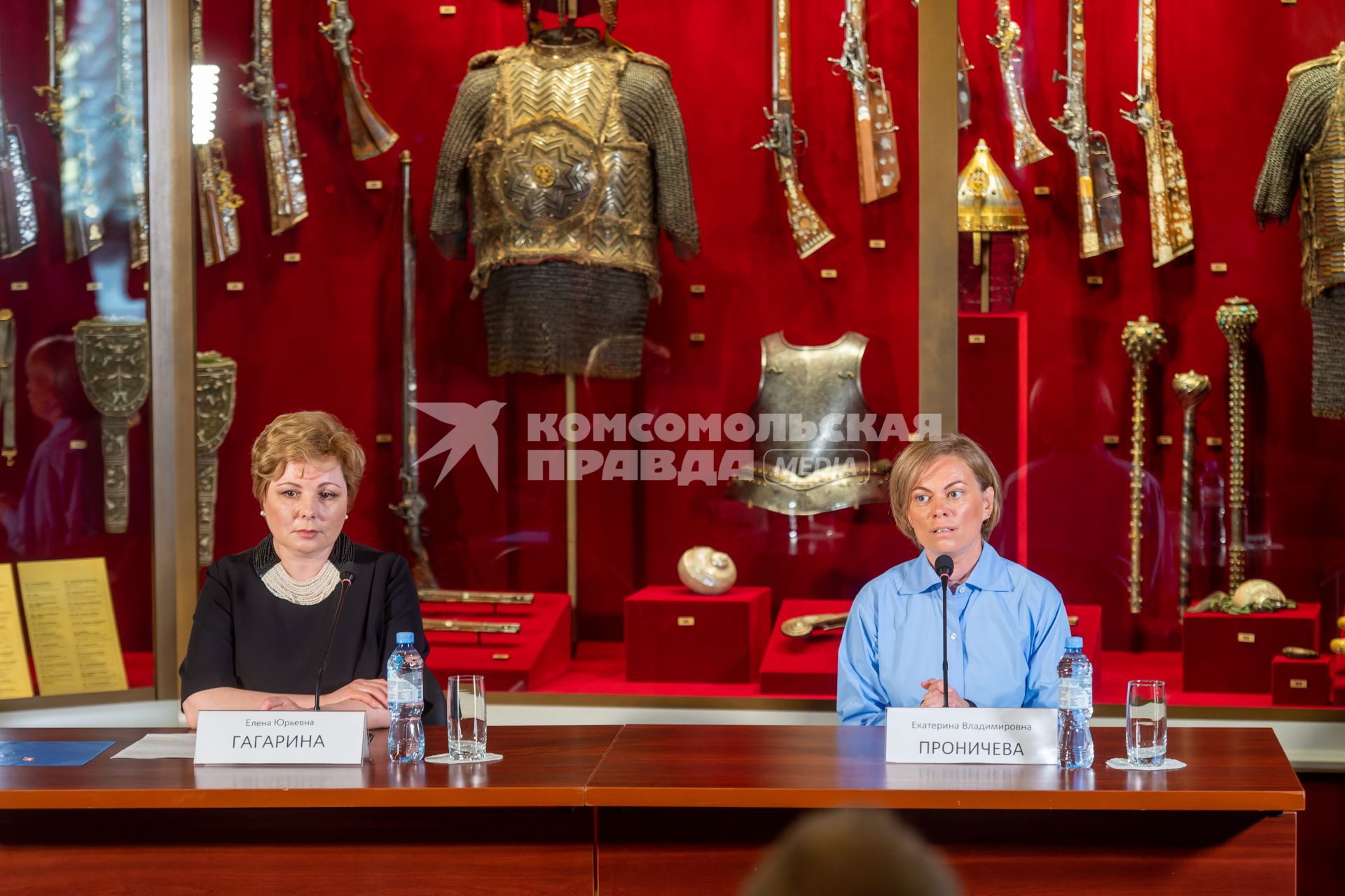Москва. Гендиректор Музеев Кремля Елена Гагарина и глава Владимиро-Суздальского музея-заповедника Екатерина Проничева представили совместный проект, посвященный тысячелетию со дня основания Суздаля `Русский феникс : Суздальская земля`.