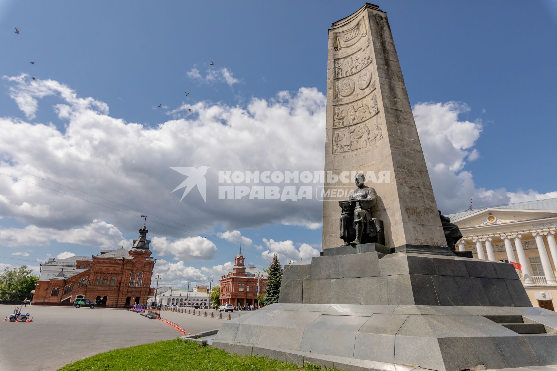 Владимирская область. Владимир.  Памятник 850-летию города.