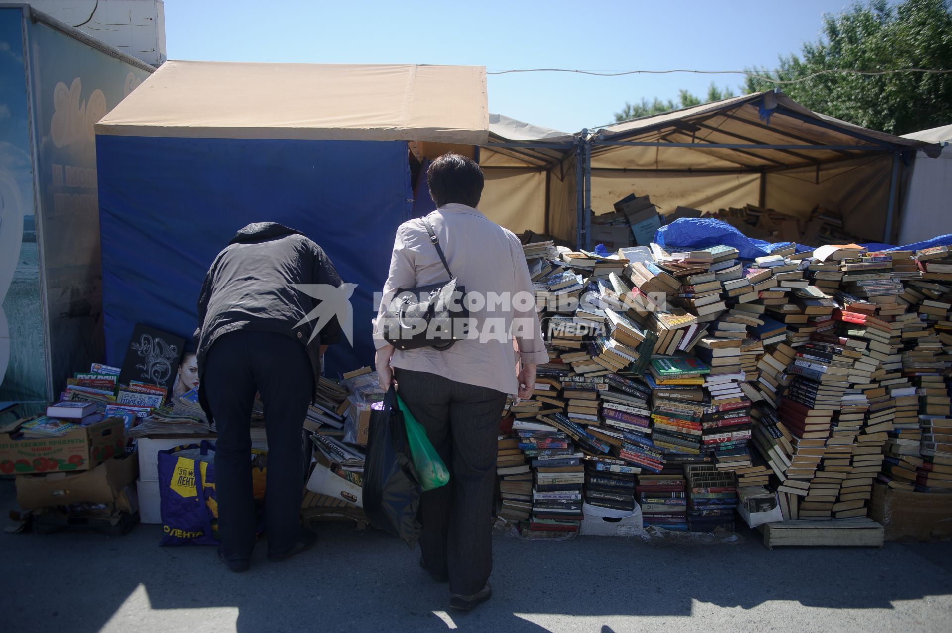 Екатеринбург. Продажа книг на рынке