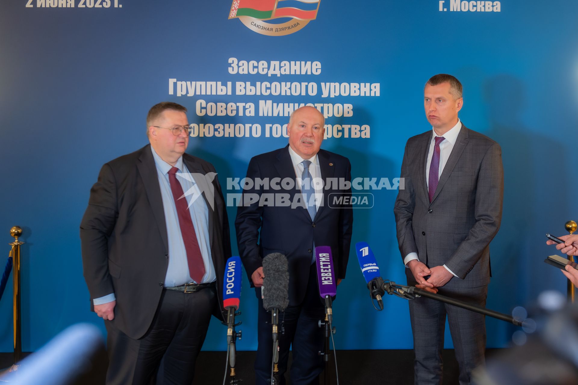 Москва. Вице-премьер РФ Алексей Оверчук, государственный секретарь Союзного государства России и Белоруссии Дмитрий Мезенцев и чрезвычайный и полномочный посол Белоруссии в РФ Дмитрий Крутой (слева направо) на заседании Группы высокого уровня Совета Министров Союзного государства.