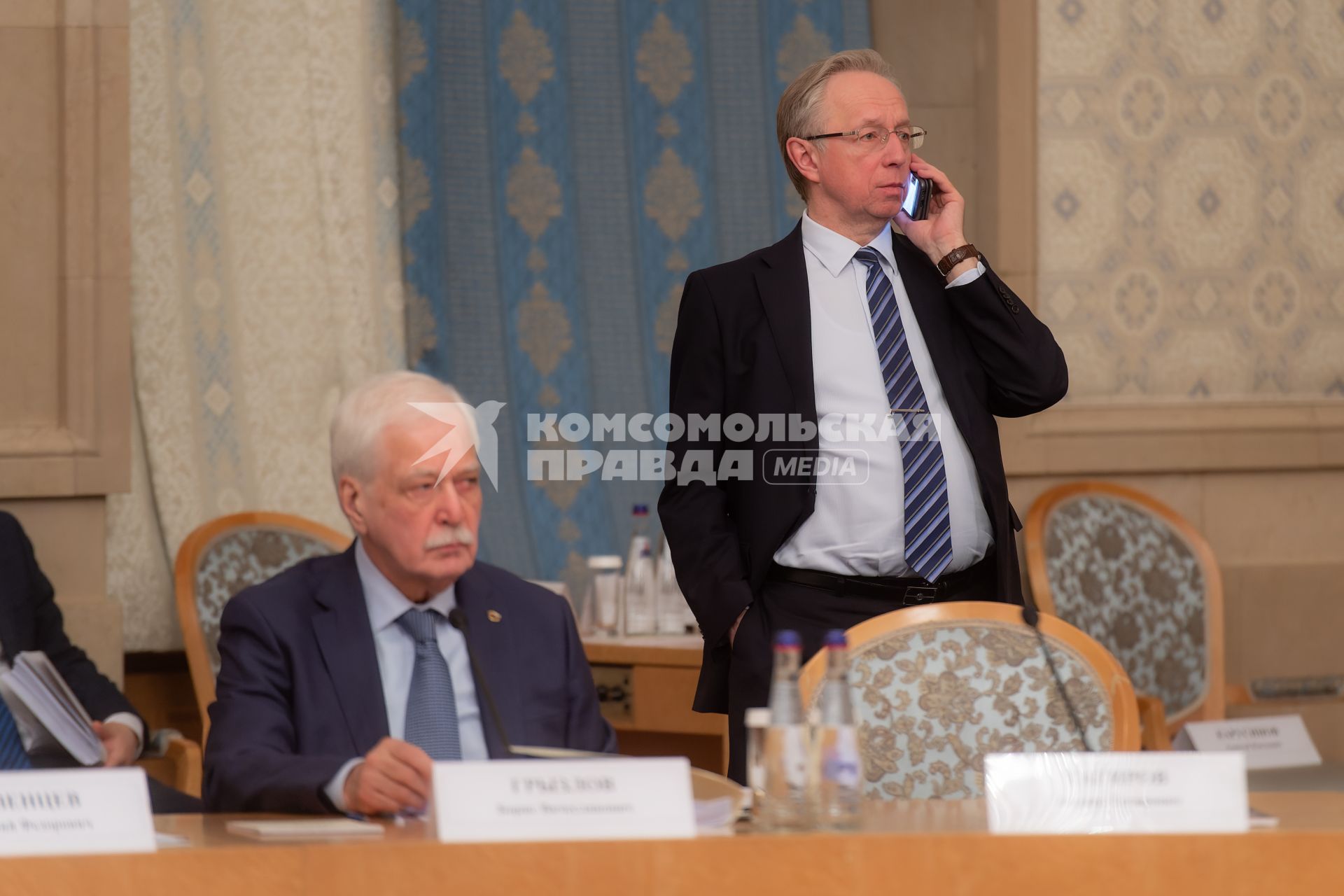 Москва. Посол РФ в Беларуси Борис Грызлов и заместитель министра иностранных дел РФ Михаил Галузин (слева направо) на заседании Группы высокого уровня Совета Министров Союзного государства.