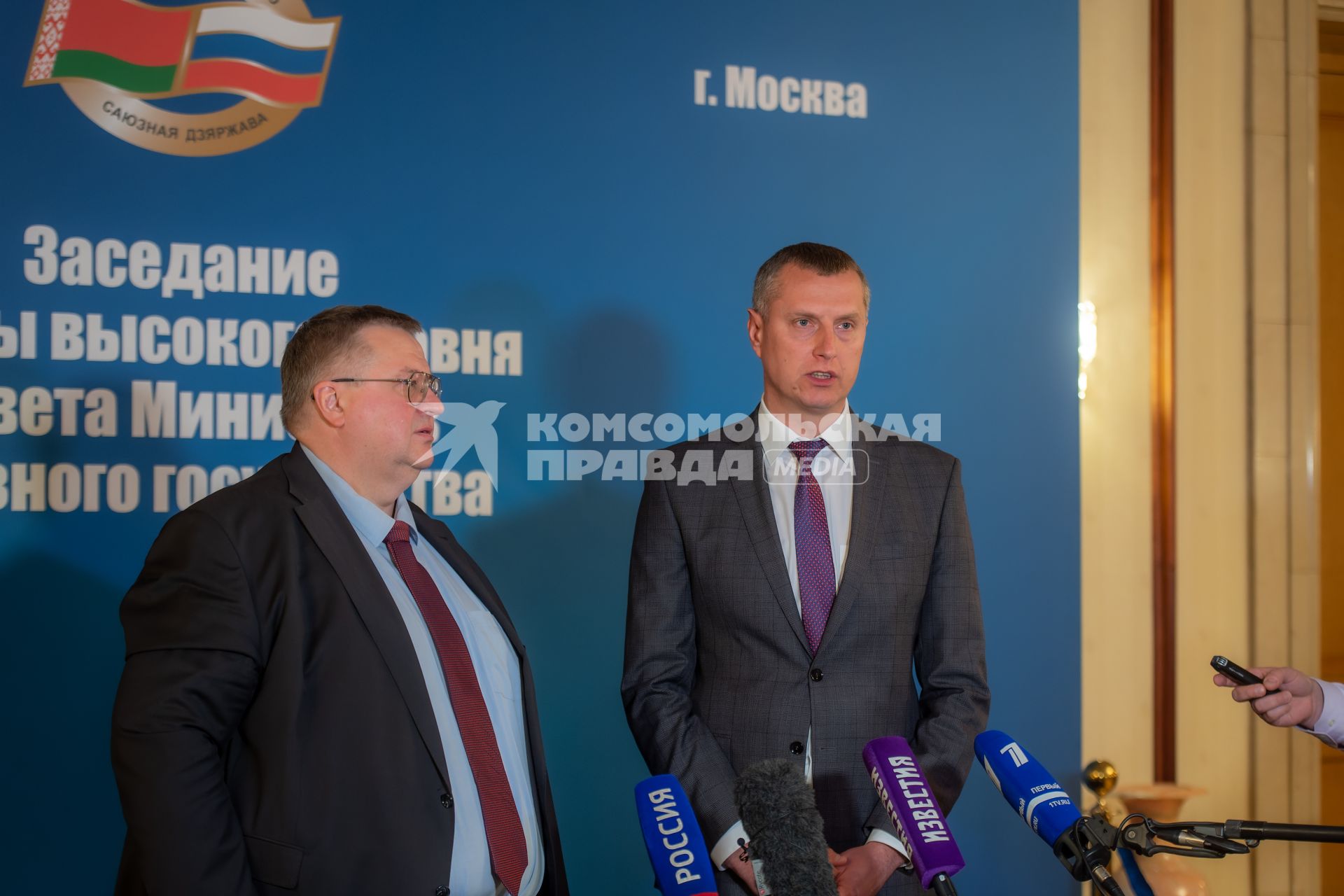Москва. Вице-премьер РФ Алексей Оверчук и чрезвычайный и полномочный посол Белоруссии в РФ Дмитрий Крутой (слева направо) на заседании Группы высокого уровня Совета Министров Союзного государства.