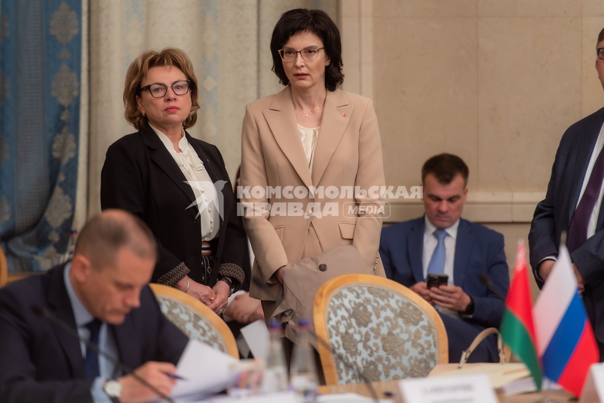 Москва. Заместитель председателя Парламентского Собрания, заместитель председателя Совета Республики Национального собрания РБ Марианна Щёткина и первый заместитель министра здравоохранения Беларуси Елена Кроткова (слева направо) на заседании Группы высокого уровня Совета Министров Союзного государства.