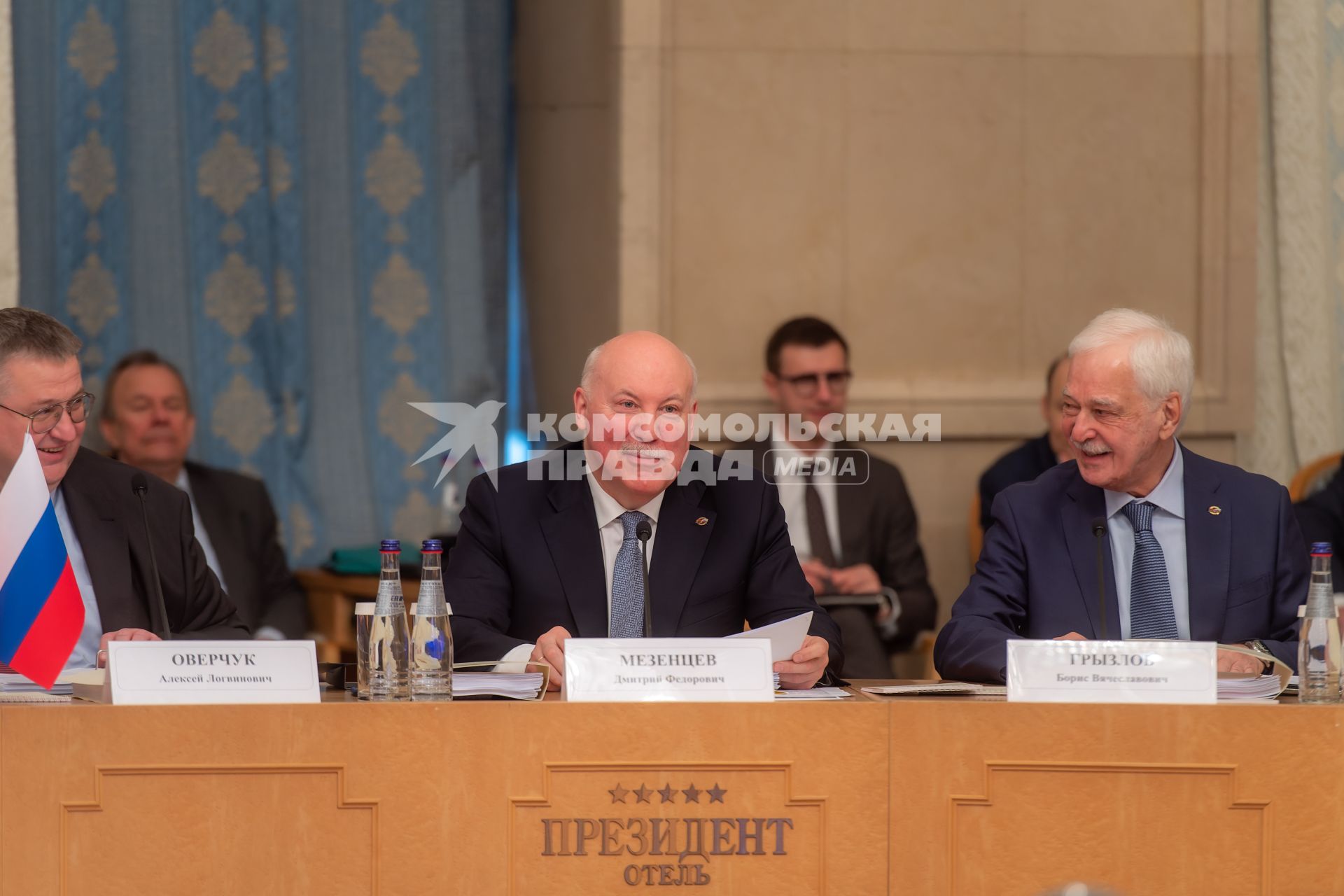 Москва. Вице-премьер РФ Алексей Оверчук, государственный секретарь Союзного государства России и Белоруссии Дмитрий Мезенцев и посол РФ в Беларуси Борис Грызлов (слева направо) на заседании Группы высокого уровня Совета Министров Союзного государства.