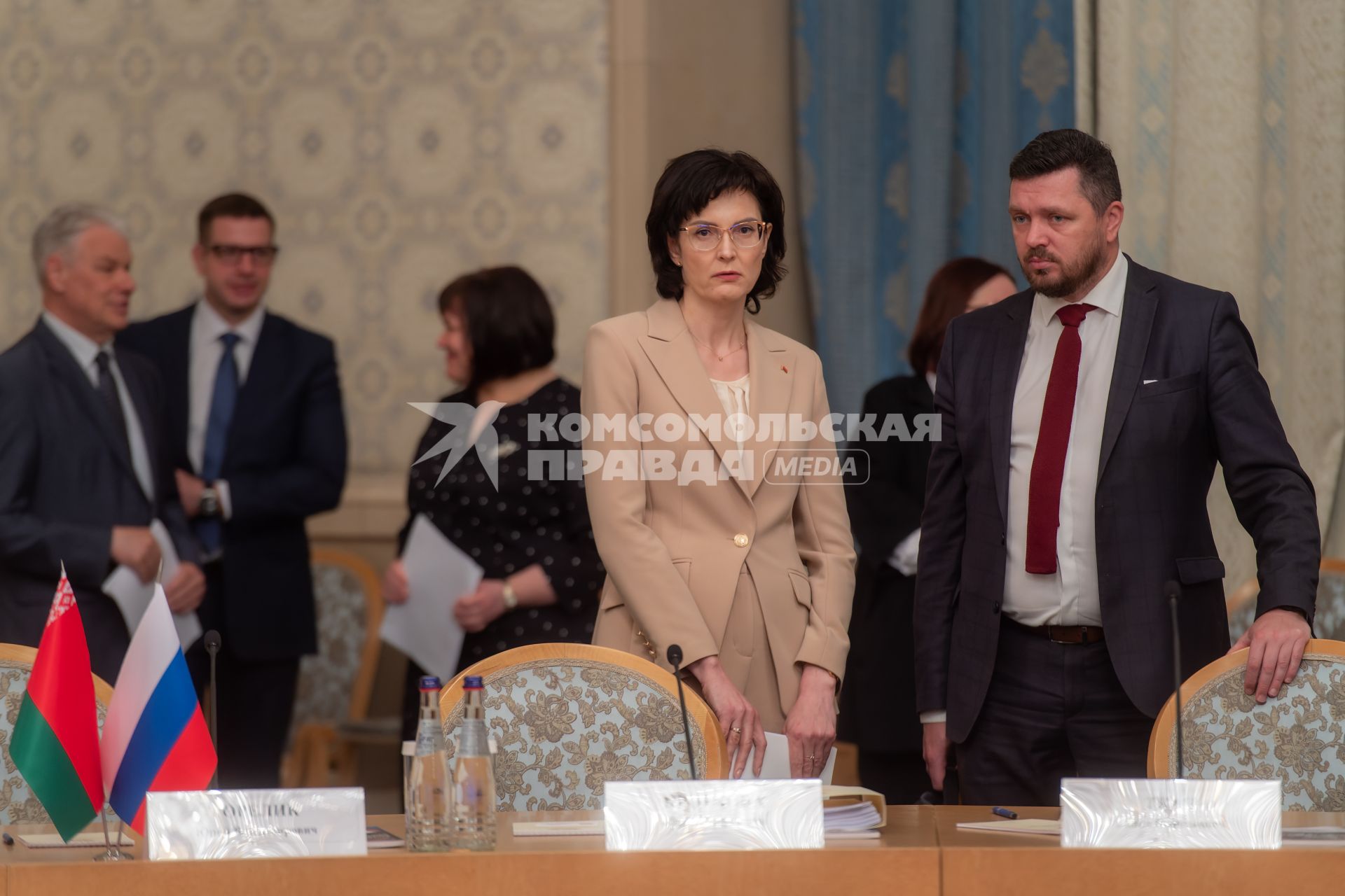 Москва. Первый заместитель министра здравоохранения Беларуси Елена Кроткова и первый заместитель министра связи и информатизации Республики Беларусь Павел Ткач (справа) на заседании Группы высокого уровня Совета Министров Союзного государства.