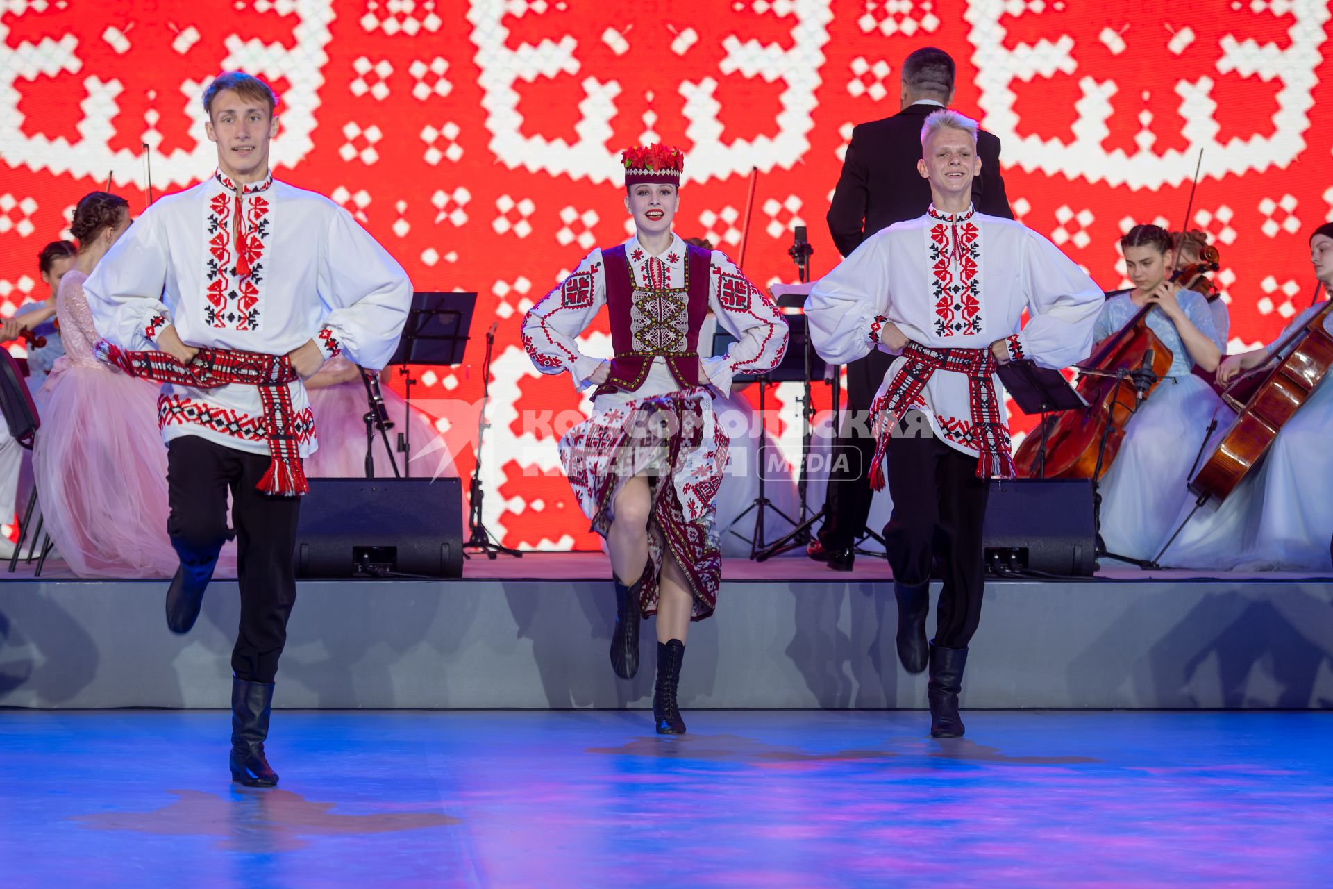 Москва. Гала-концерт фестиваля Союзного государства `Творчество юных` в Зале Полководцев Музея Победы на Поклонной горе.