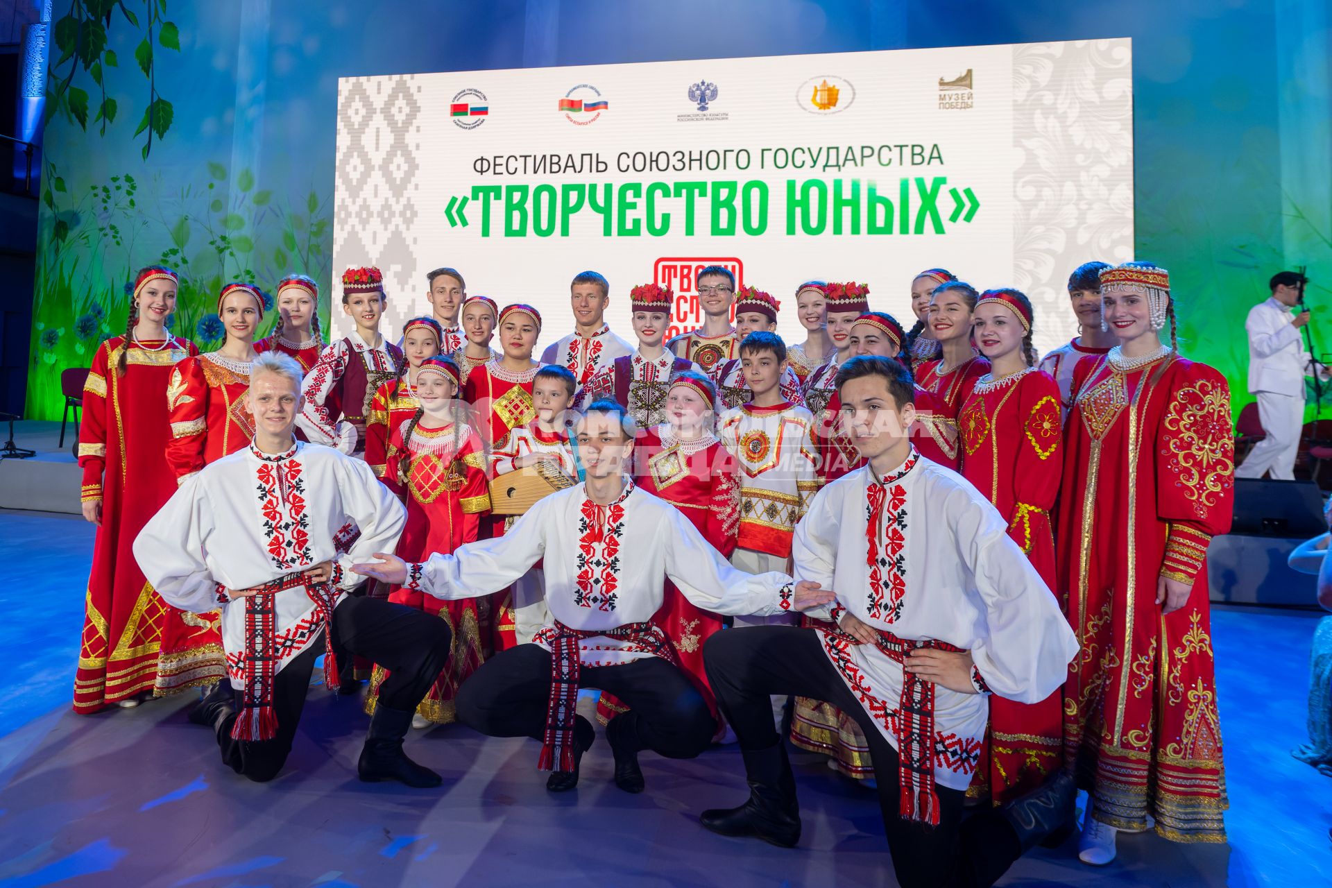 Москва. Гала-концерт фестиваля Союзного государства `Творчество юных` в Зале Полководцев Музея Победы на Поклонной горе.