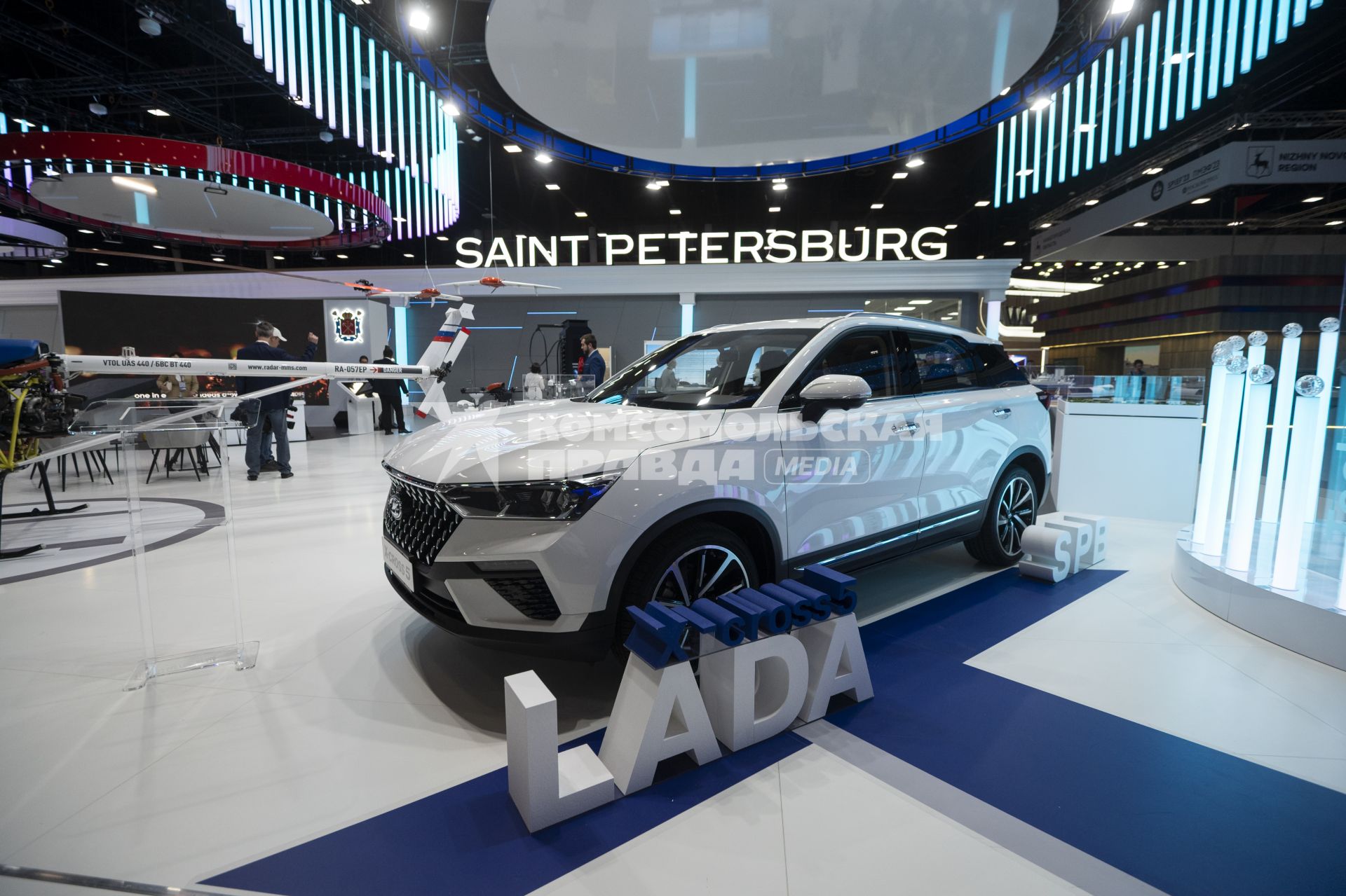 Санкт-Петербург. Первый автомобиль LADA X-Cross 5 представлен в первый день работы XXVI Петербургского международного экономического форума (ПМЭФ 2023).
