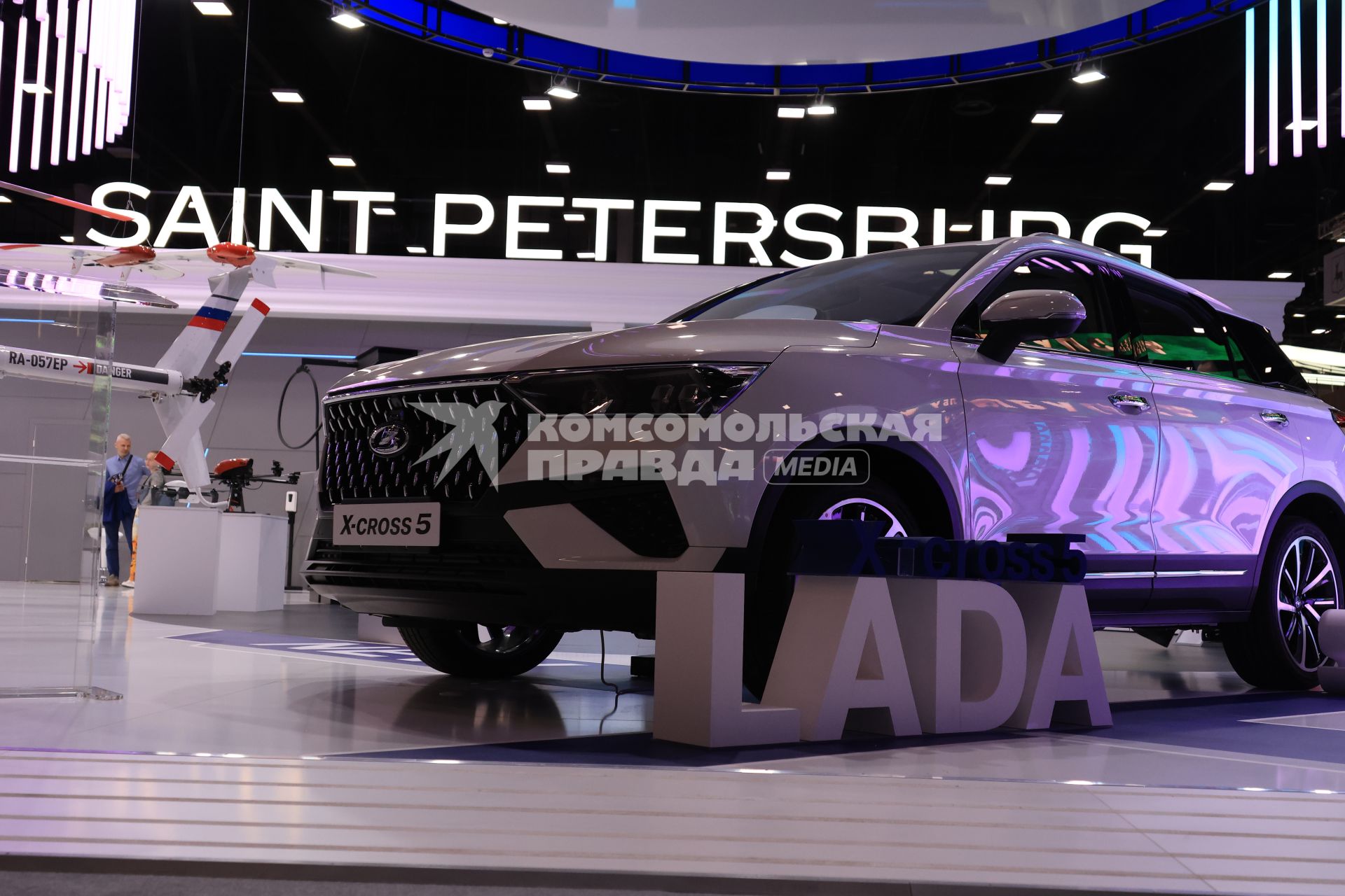 Санкт-Петербург. Первый автомобиль LADA X-Cross 5 представлен в первый день работы XXVI Петербургского международного экономического форума (ПМЭФ 2023).