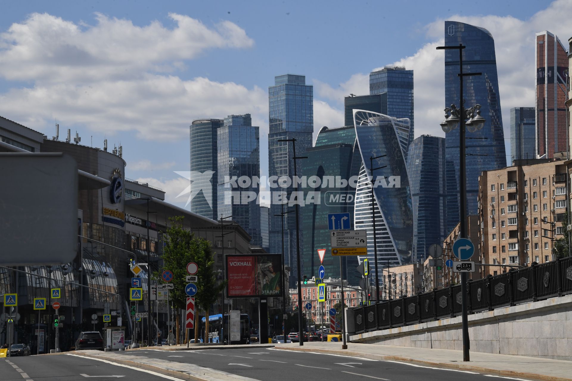 Москва. Высотные здания  Делового центра Москва-Сити.