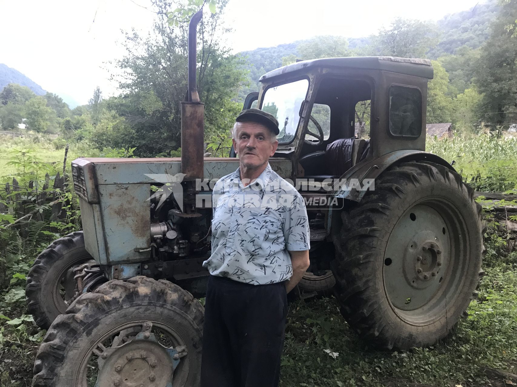 Абхазия. Сухумский район. с.Псху. Местный житель рядом с самодельным трактором.