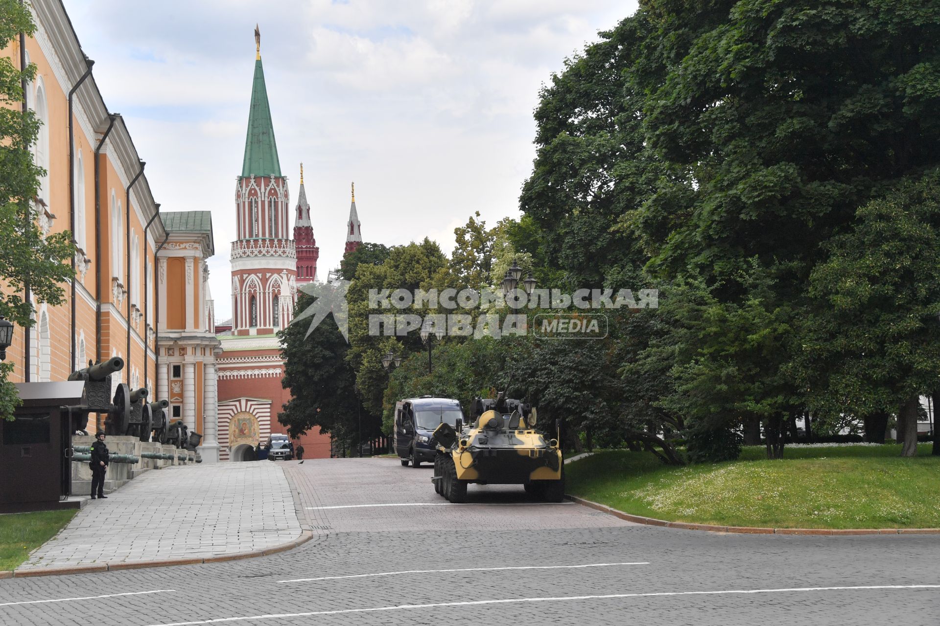 Москва.  Никольская башня Кремля.