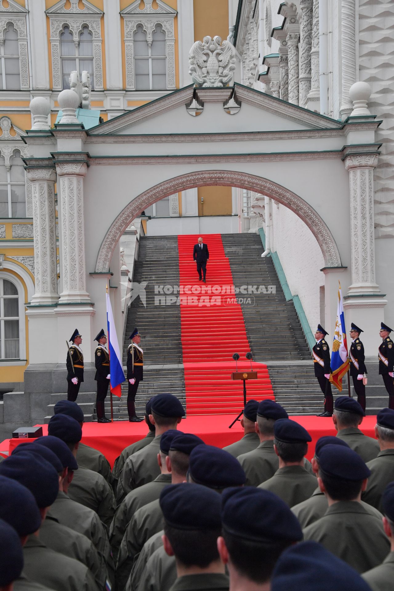 Москва.   Президент РФ Владимир Путин во время обращения  к подразделениям Министерства обороны РФ, Федеральной службы войск национальной гвардии, Федеральной службы безопасности, Министерства внутренних дел и Федеральной службы охраны, которые обеспечили порядок и законность во время мятежа.