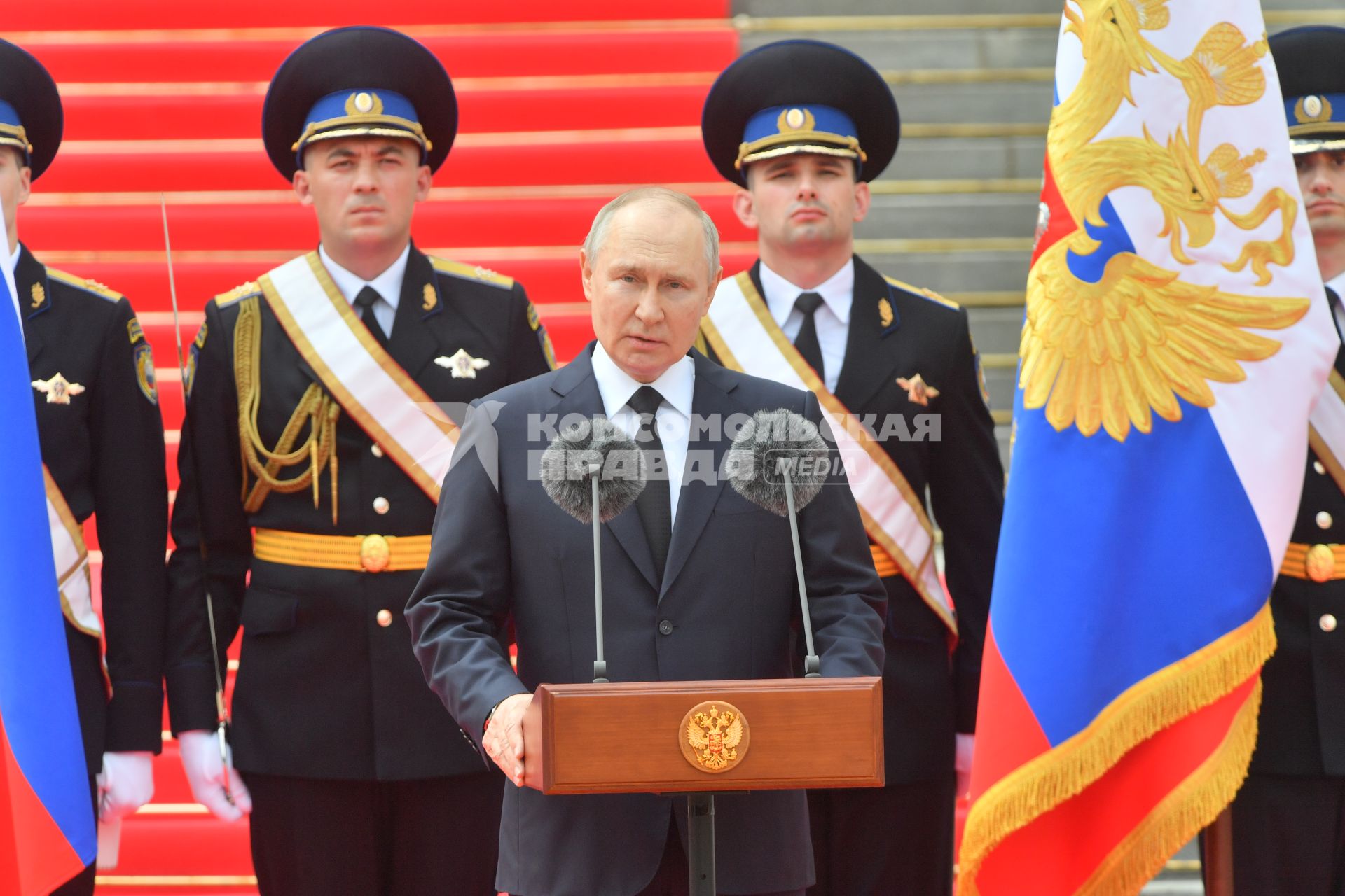 Москва.   Президент РФ Владимир Путин во время обращения  к подразделениям Министерства обороны РФ, Федеральной службы войск национальной гвардии, Федеральной службы безопасности, Министерства внутренних дел и Федеральной службы охраны, которые обеспечили порядок и законность во время мятежа.