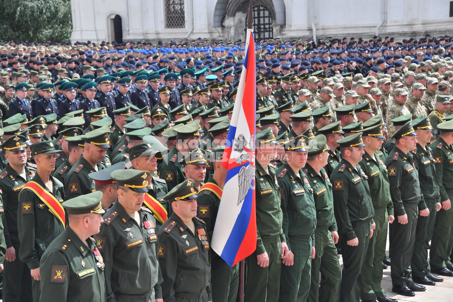 Москва.  Военнослужащие перед обращением президента РФ Владимира Путина  к подразделениям Министерства обороны РФ, Федеральной службы войск национальной гвардии, Федеральной службы безопасности, Министерства внутренних дел и Федеральной службы охраны, которые обеспечили порядок и законность во время мятежа.