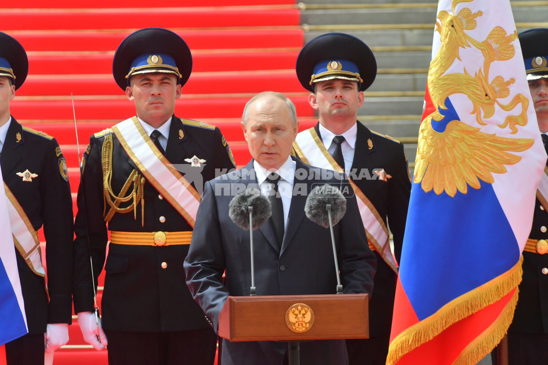 Москва.   Президент РФ Владимир Путин во время обращения  к подразделениям Министерства обороны РФ, Федеральной службы войск национальной гвардии, Федеральной службы безопасности, Министерства внутренних дел и Федеральной службы охраны, которые обеспечили порядок и законность во время мятежа.