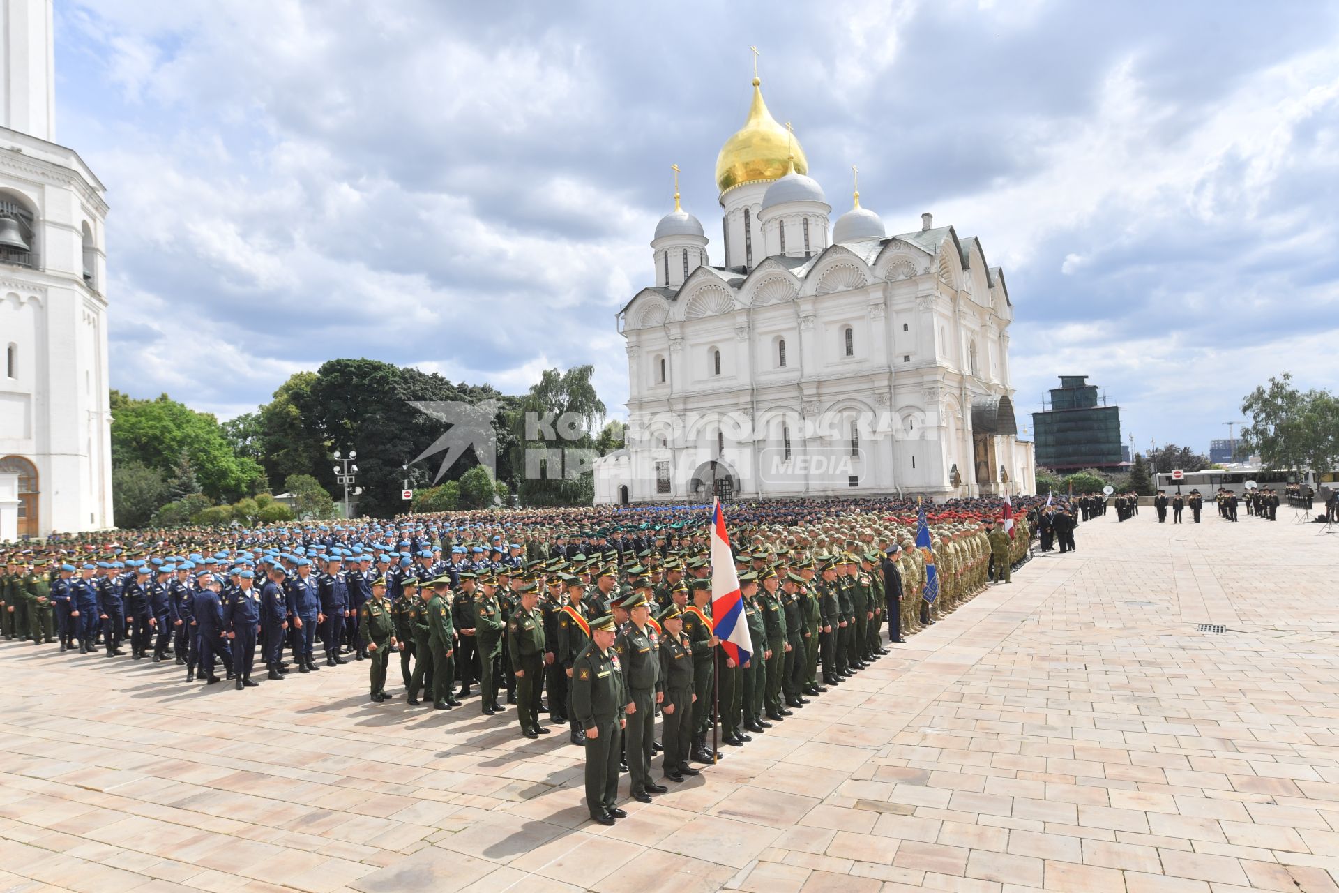 Москва.  Военнослужащие перед обращением президента РФ Владимира Путина  к подразделениям Министерства обороны РФ, Федеральной службы войск национальной гвардии, Федеральной службы безопасности, Министерства внутренних дел и Федеральной службы охраны, которые обеспечили порядок и законность во время мятежа.