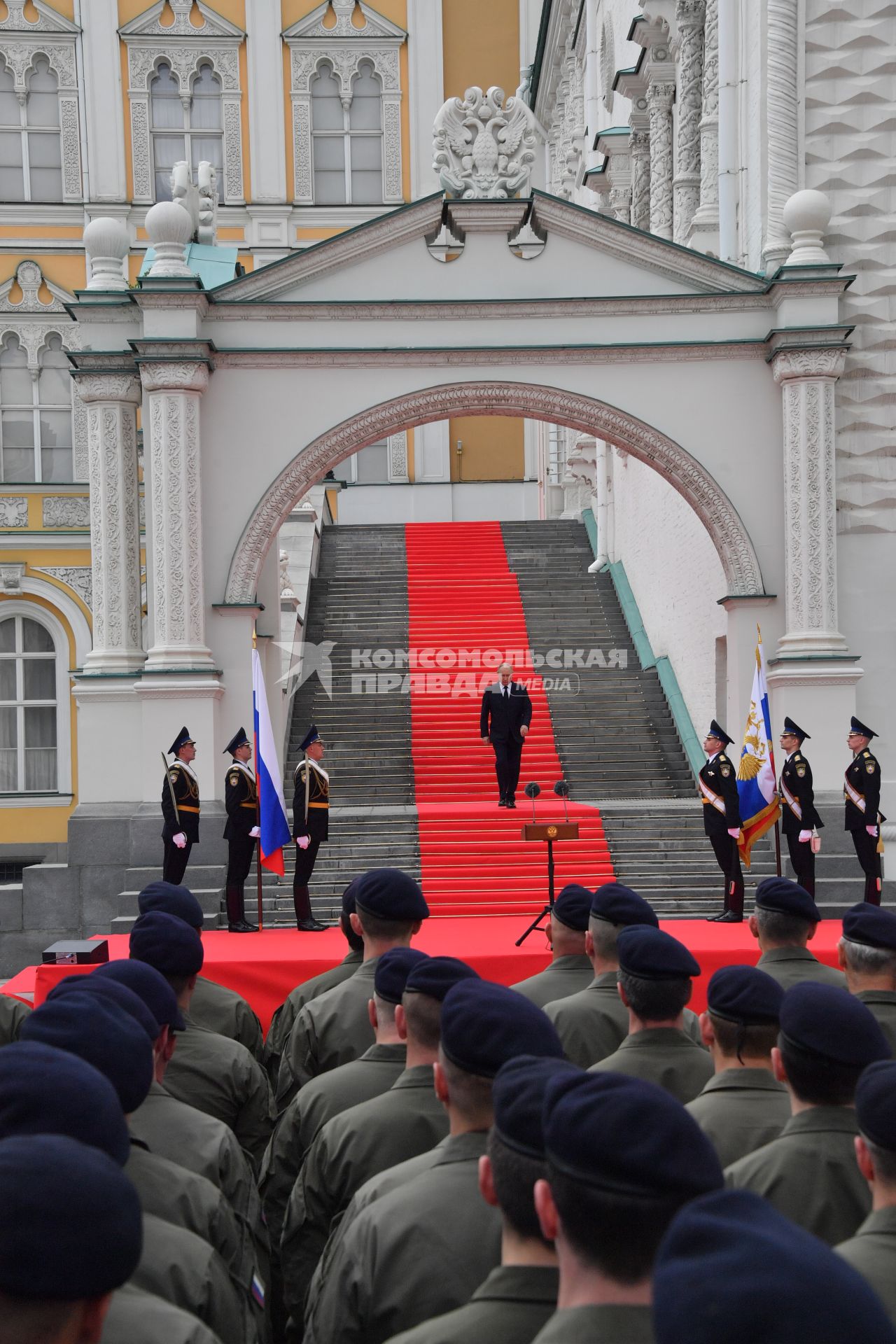 Москва.   Президент РФ Владимир Путин во время обращения  к подразделениям Министерства обороны РФ, Федеральной службы войск национальной гвардии, Федеральной службы безопасности, Министерства внутренних дел и Федеральной службы охраны, которые обеспечили порядок и законность во время мятежа.