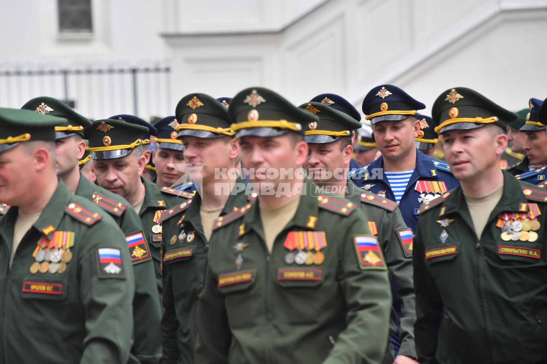 Москва.  Военнослужащие перед обращением президента РФ Владимира Путина  к подразделениям Министерства обороны РФ, Федеральной службы войск национальной гвардии, Федеральной службы безопасности, Министерства внутренних дел и Федеральной службы охраны, которые обеспечили порядок и законность во время мятежа.