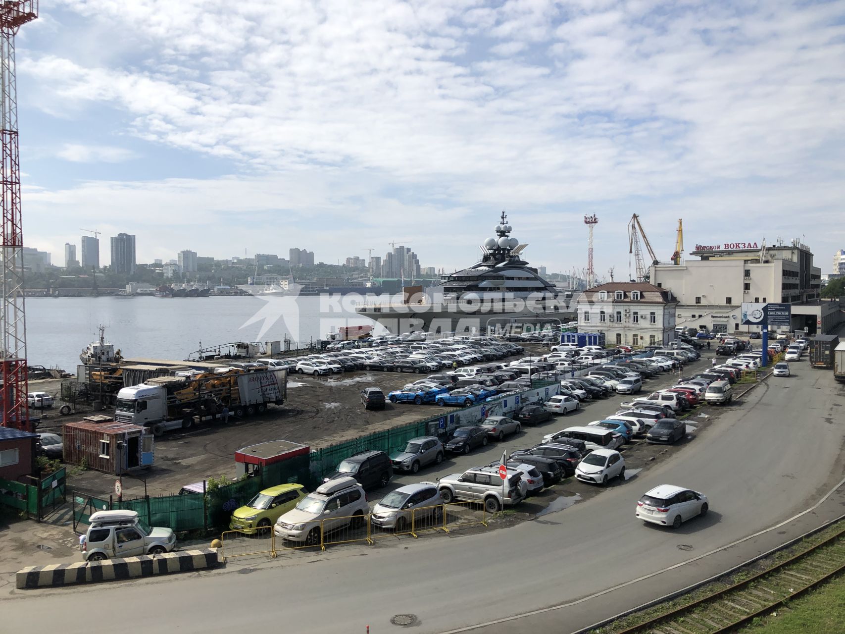 Владивосток. Суперъяхта Nord, владельцем которой  называют бизнесмеа Алексея Мордашова,  пришла во Владивосток.