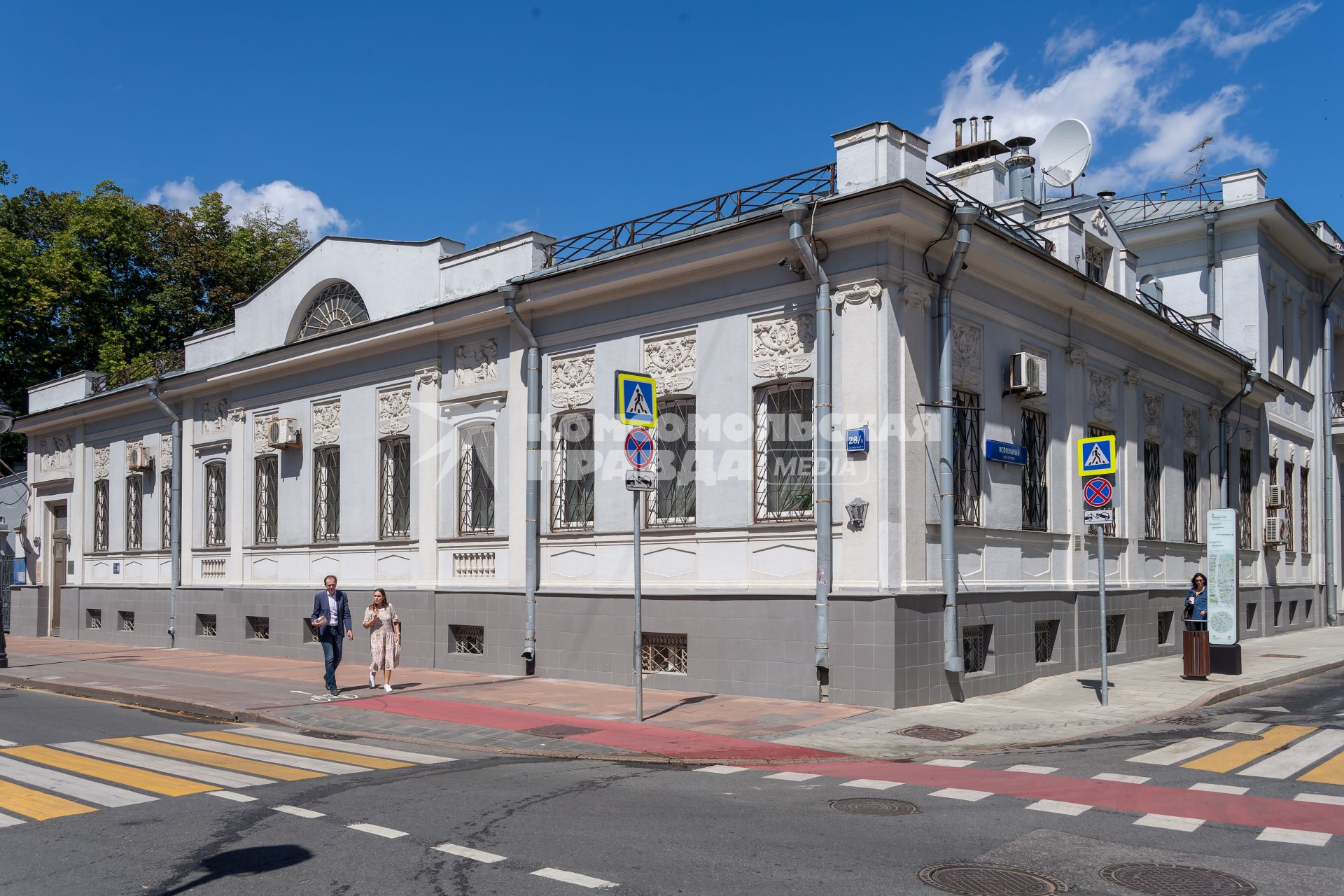 Москва.  Вид на особняк Тарасова архитектора  В.Н. Карнеева , дом в котором   до 1953 года жил Лаврентий Берия, ныне посольство Туниса,  Малая Никитская, 28.