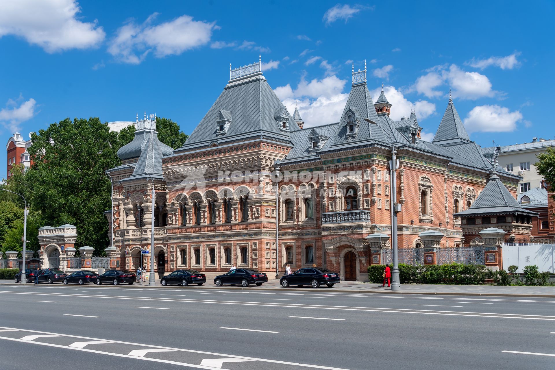 Москва.  Вид на дом купца  Игумнова, резиденция французского посла в Москве, Большая Якиманка, 43.