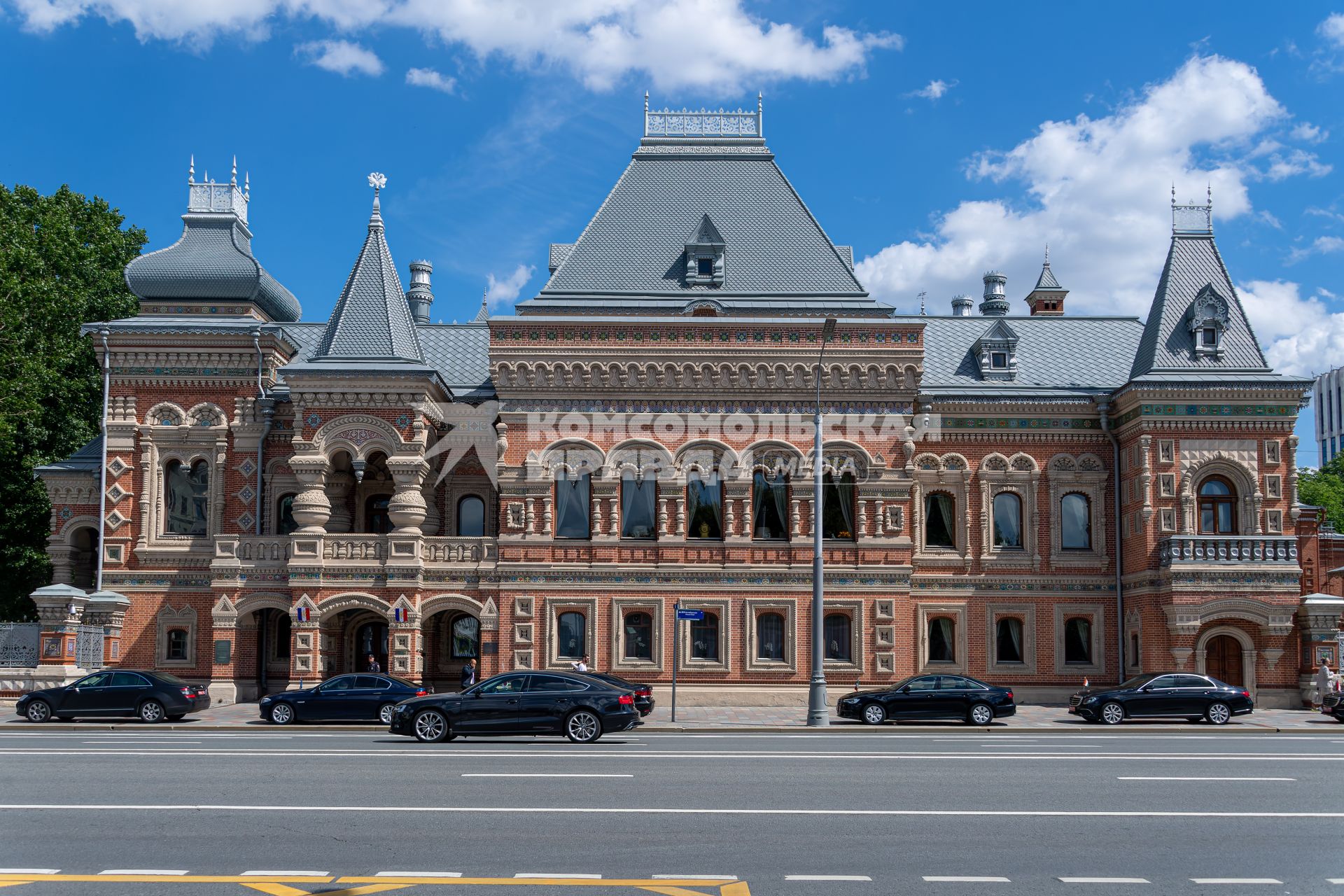 Москва.  Вид на дом купца  Игумнова, резиденция французского посла в Москве, Большая Якиманка, 43.