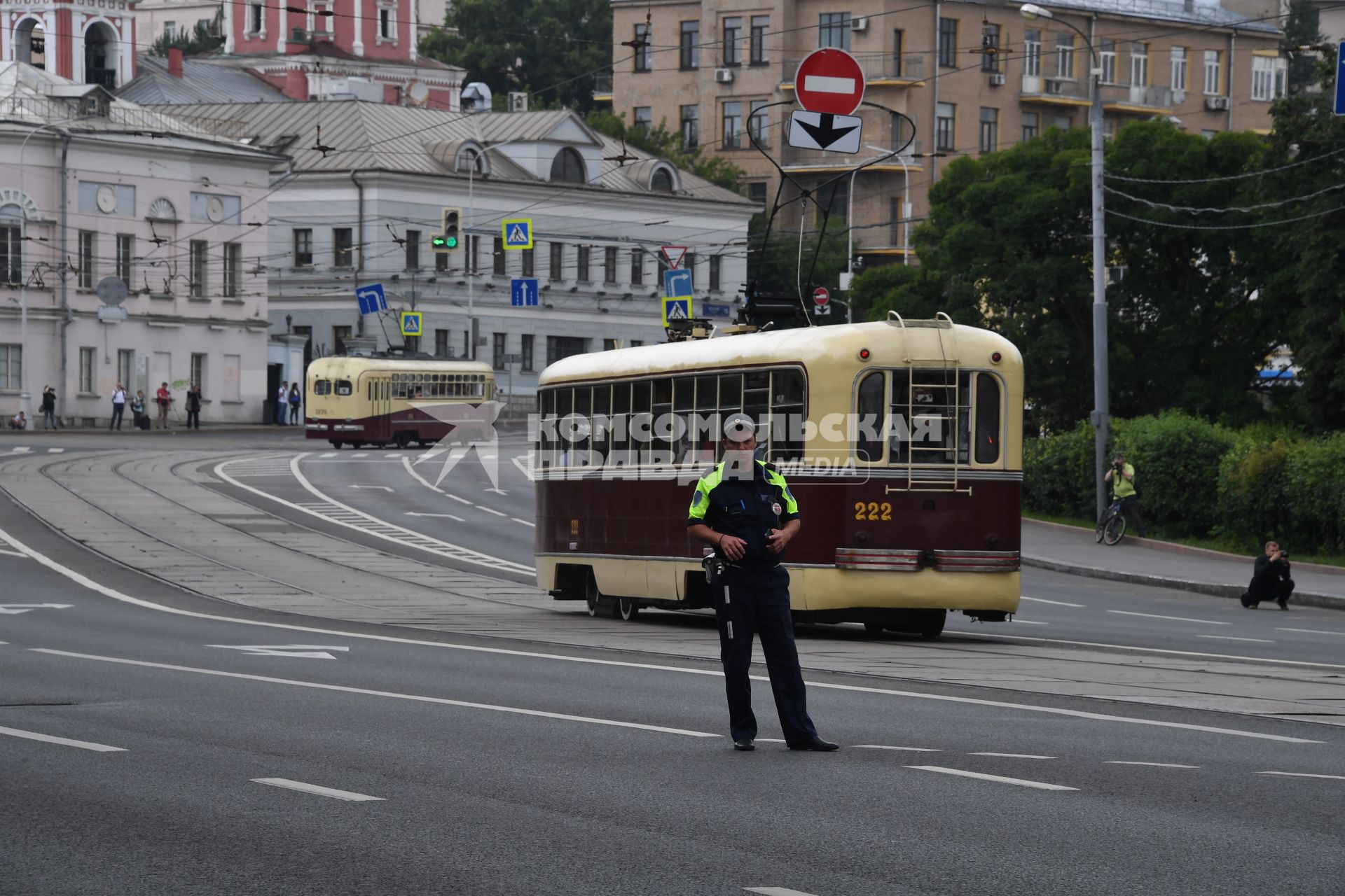 Москва. Во время парада трамваев, приуроченного ко Дню московского транспорта.