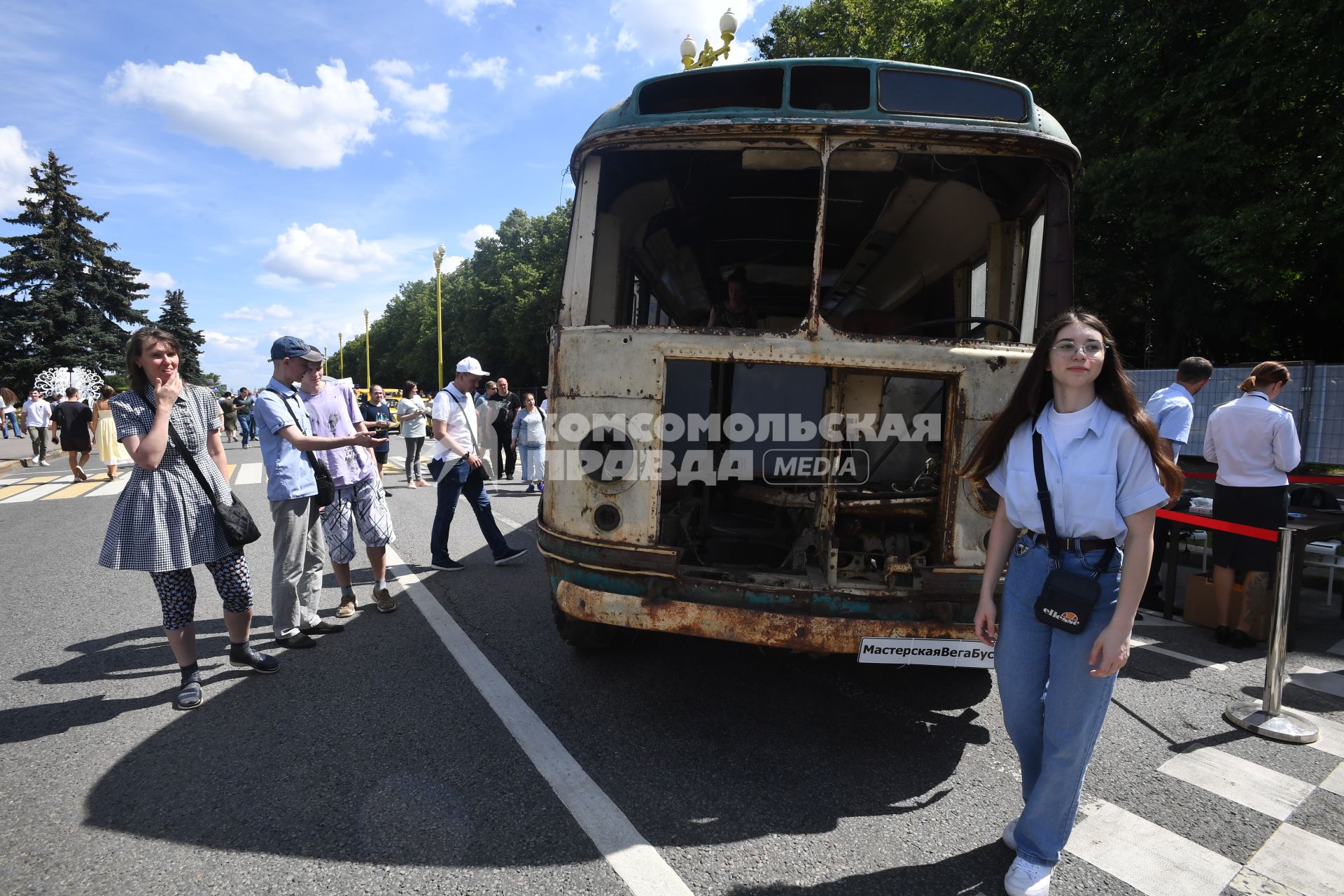 Москва. Автомобиль, представленный на городском фестивале `Ретрорейс` на Воробьевых горах.