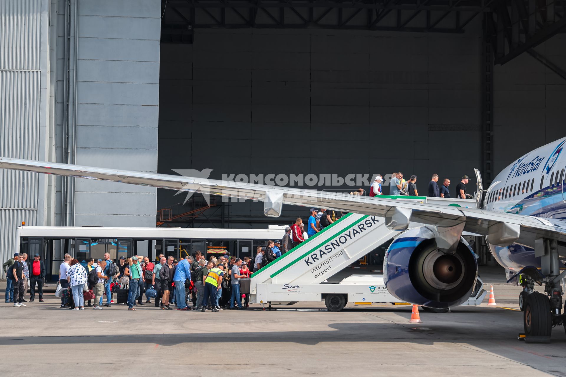 Красноярск. Самолет Boeing 737-800 авиакомпании NordStar в международном аэропорту Красноярск имени Дмитрия Хворостовского.