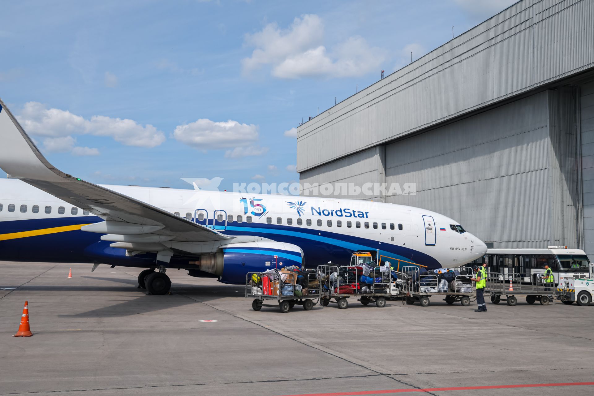 Красноярск. Самолет Boeing 737-800 авиакомпании NordStar в международном аэропорту Красноярск имени Дмитрия Хворостовского.