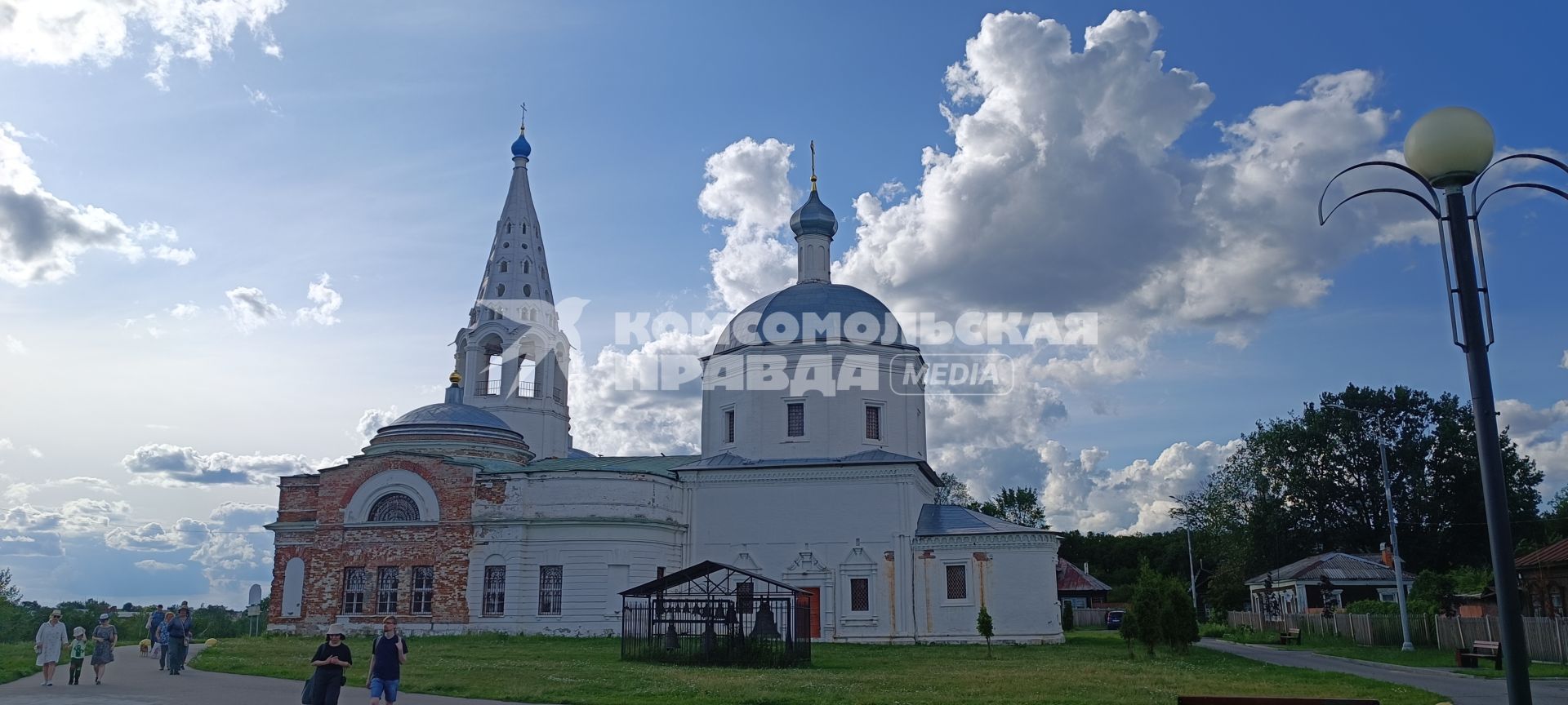 Серпухов. Вид на Троицкий собор  Серпуховского кремля.