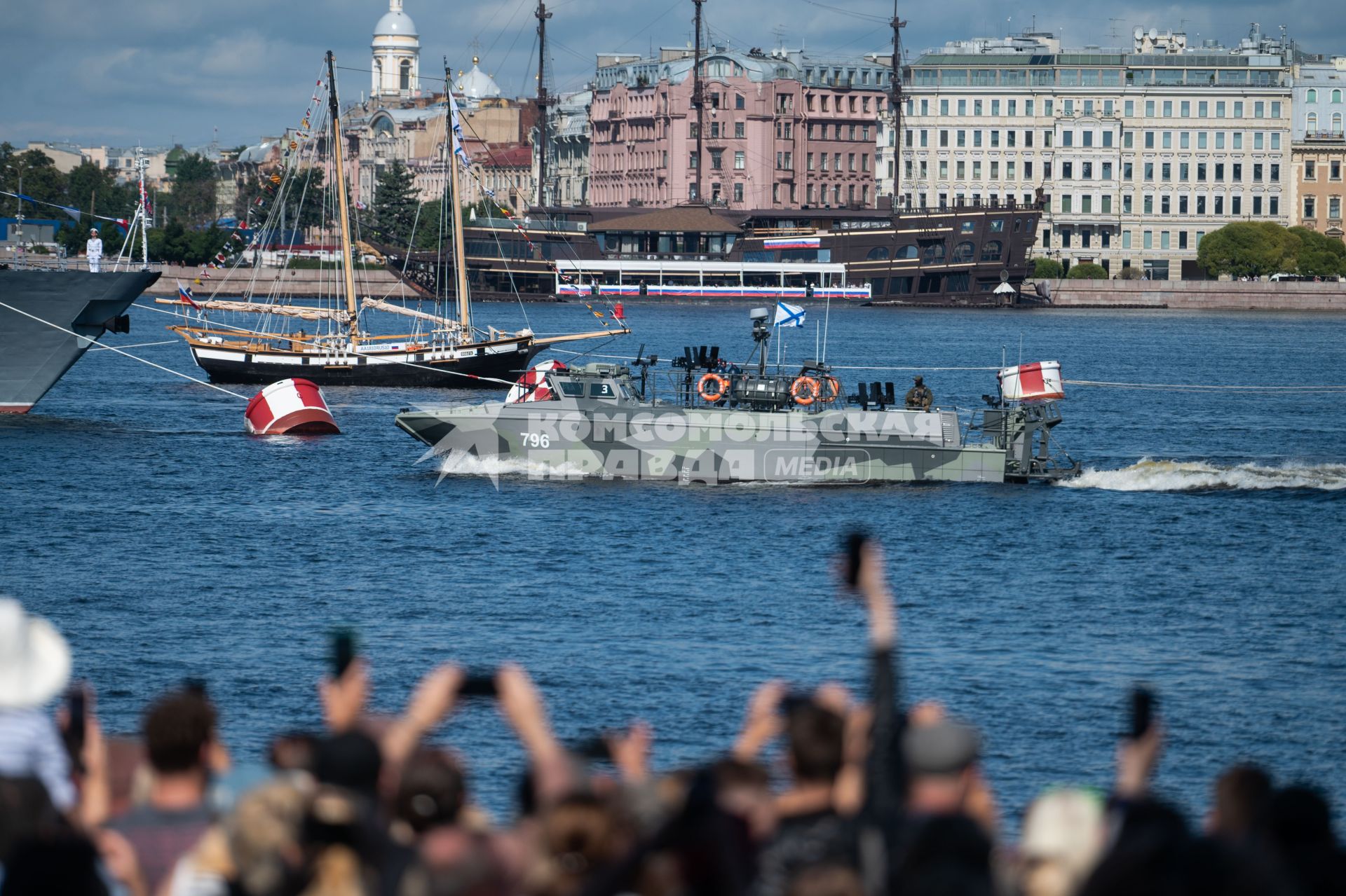 Санкт-Петербург. Во время Главного военно-морского парада в честь Дня ВМФ РФ.