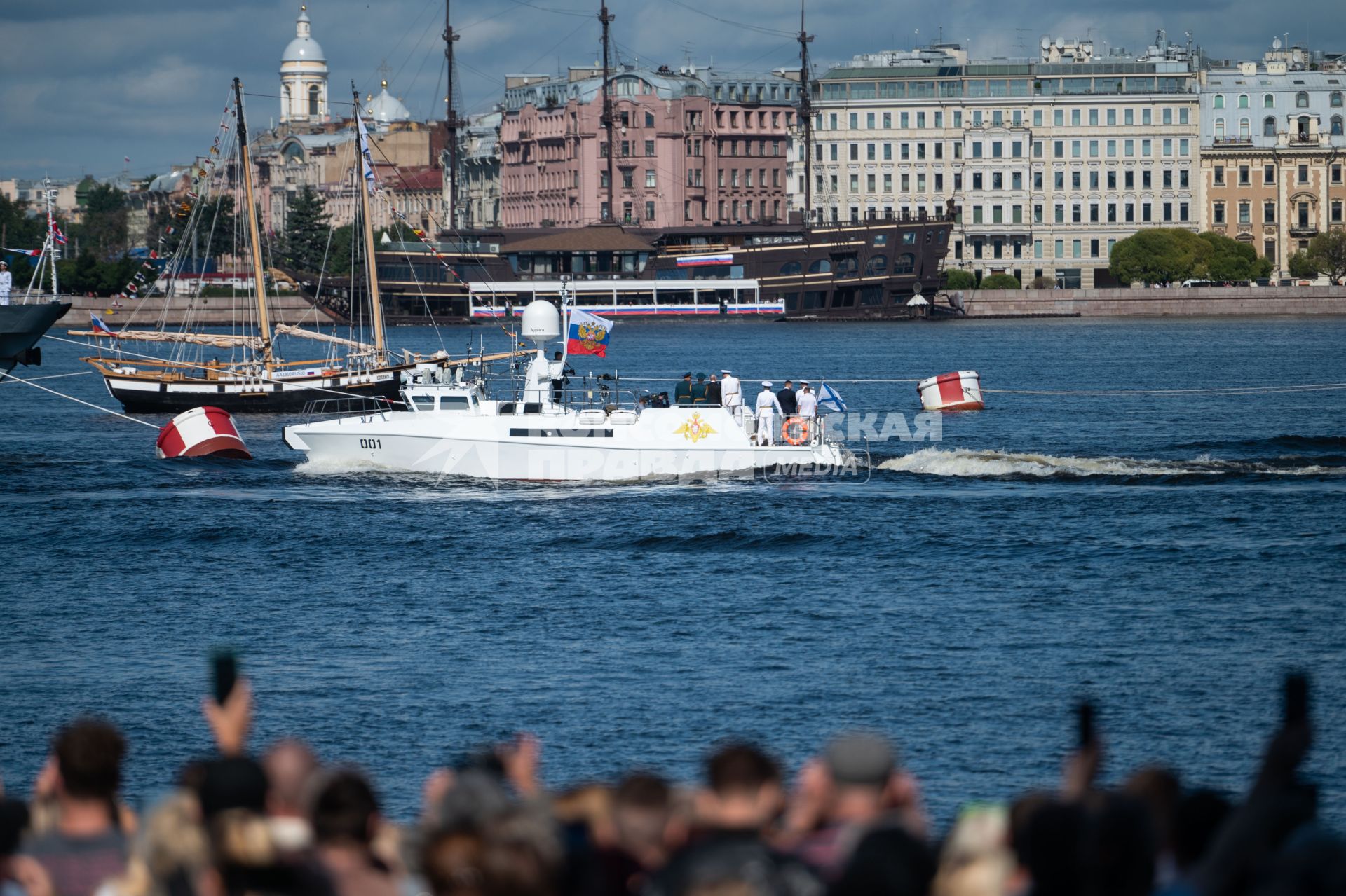 Санкт-Петербург. Во время Главного военно-морского парада в честь Дня ВМФ РФ.