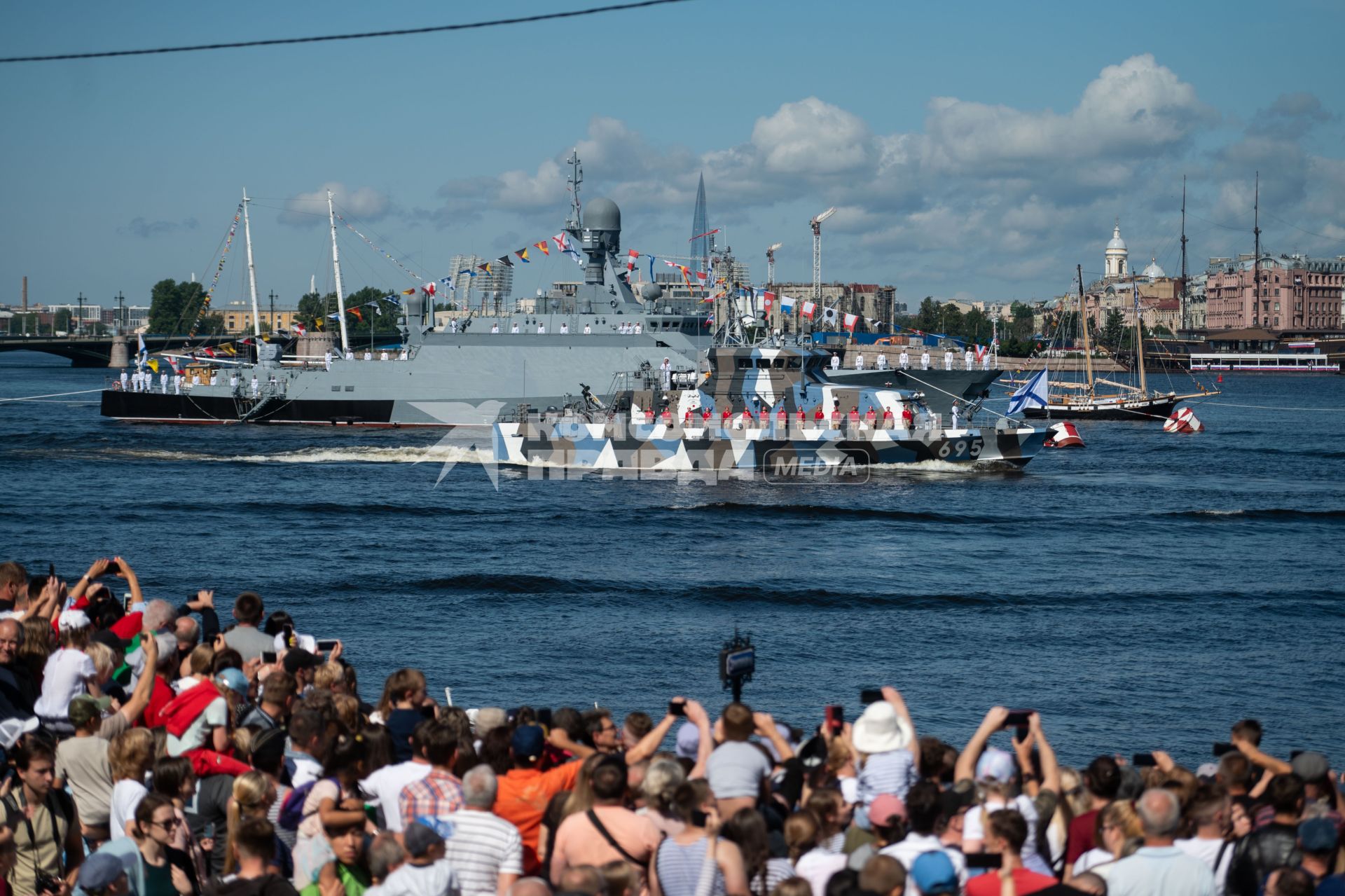 Санкт-Петербург. Во время Главного военно-морского парада в честь Дня ВМФ РФ.