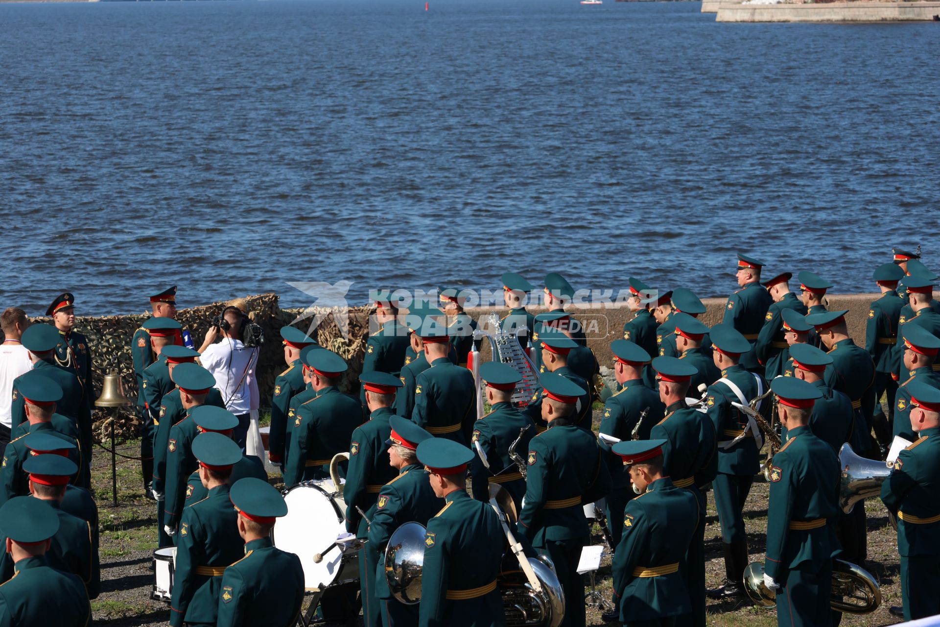 Санкт-Петербург. Военный оркестр на параде, посвященном Дню Военно-морского флота в Кронштадте.