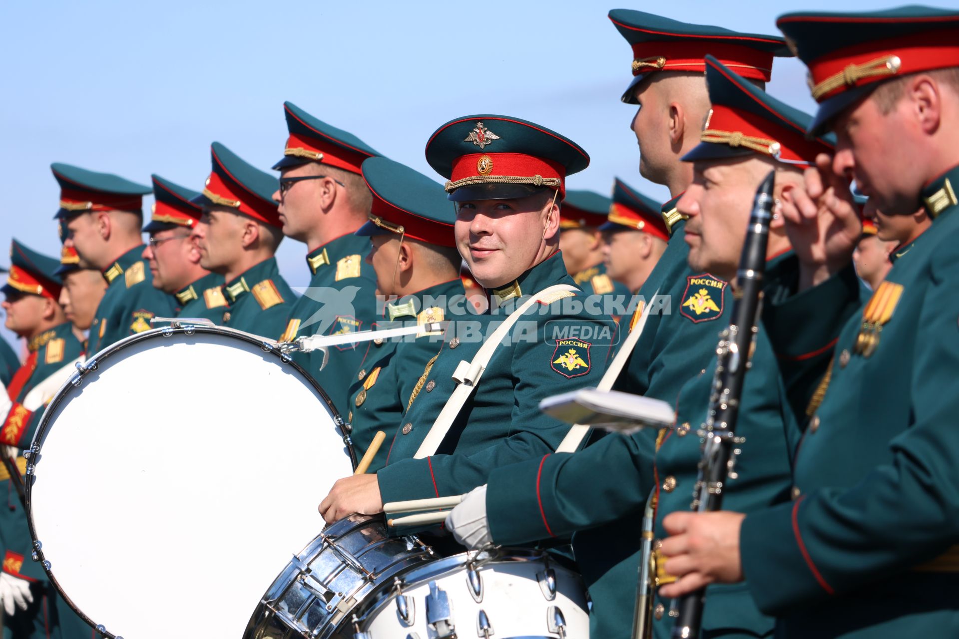 Санкт-Петербург. Военный оркестр на параде, посвященном Дню Военно-морского флота в Кронштадте.