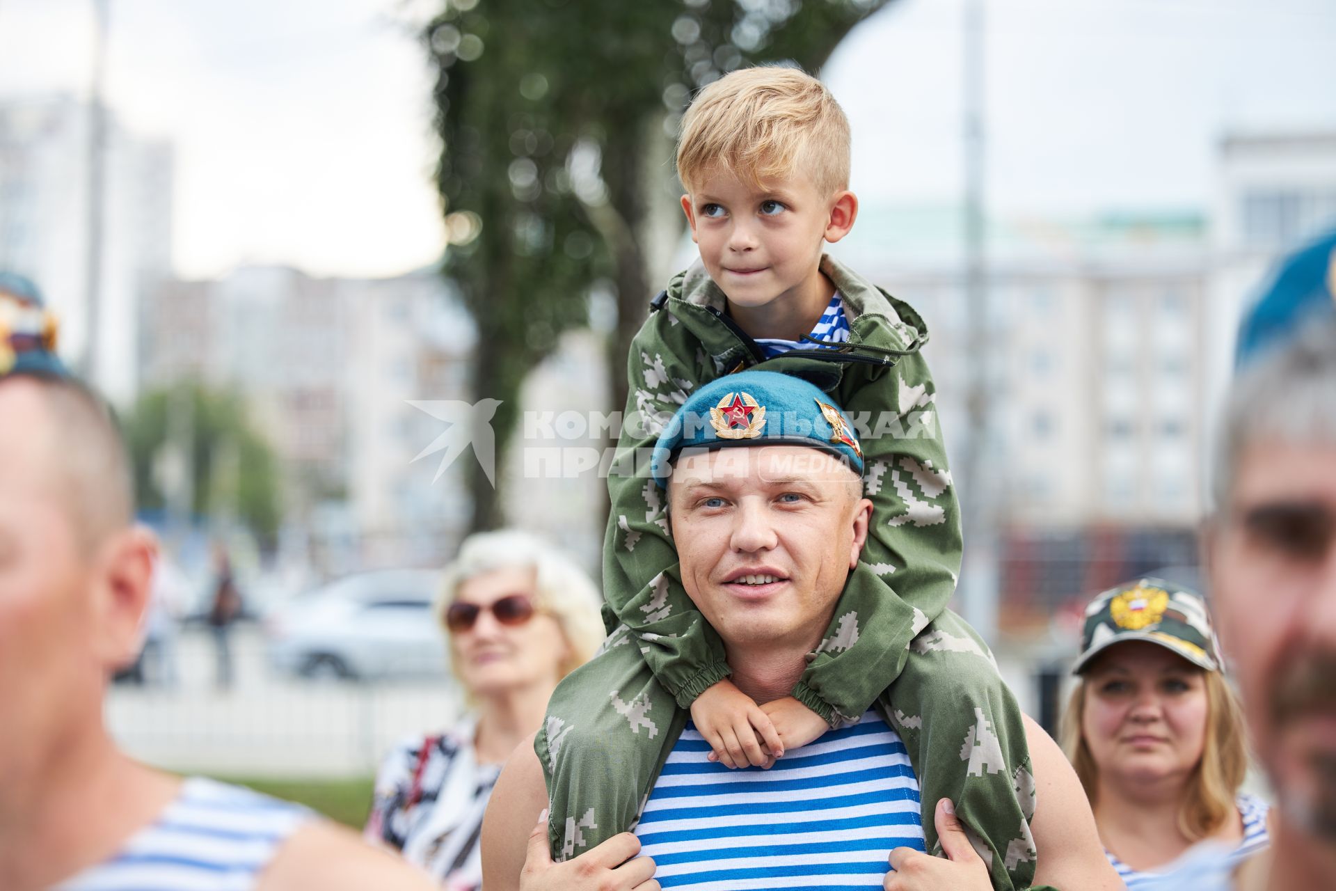 Пермь. Десантники гуляют в День Воздушно-десантных войск России.