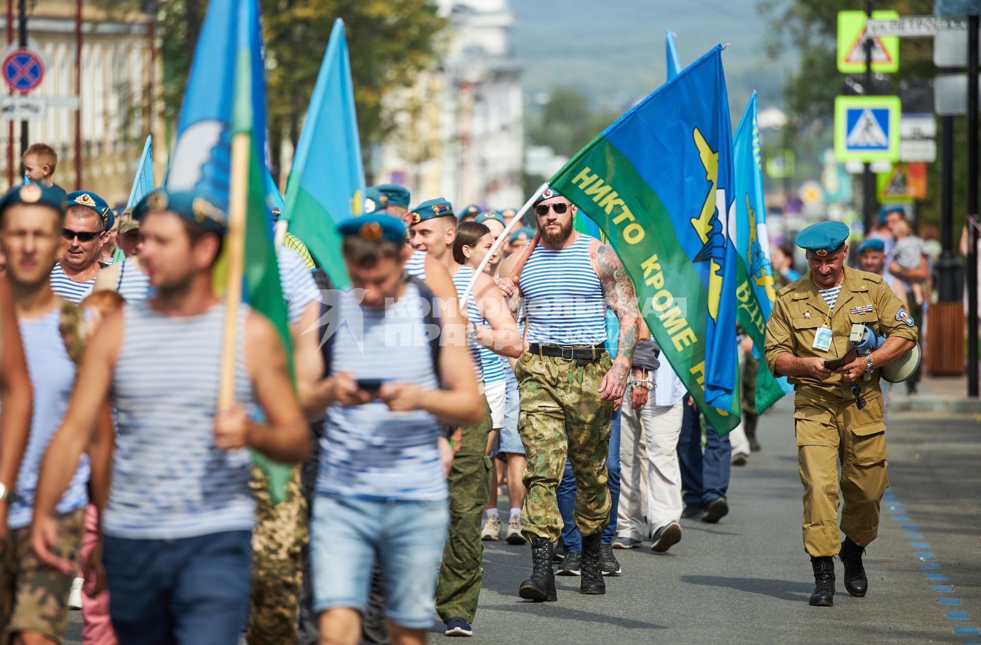 Пермь. Десантники гуляют в День Воздушно-десантных войск России.