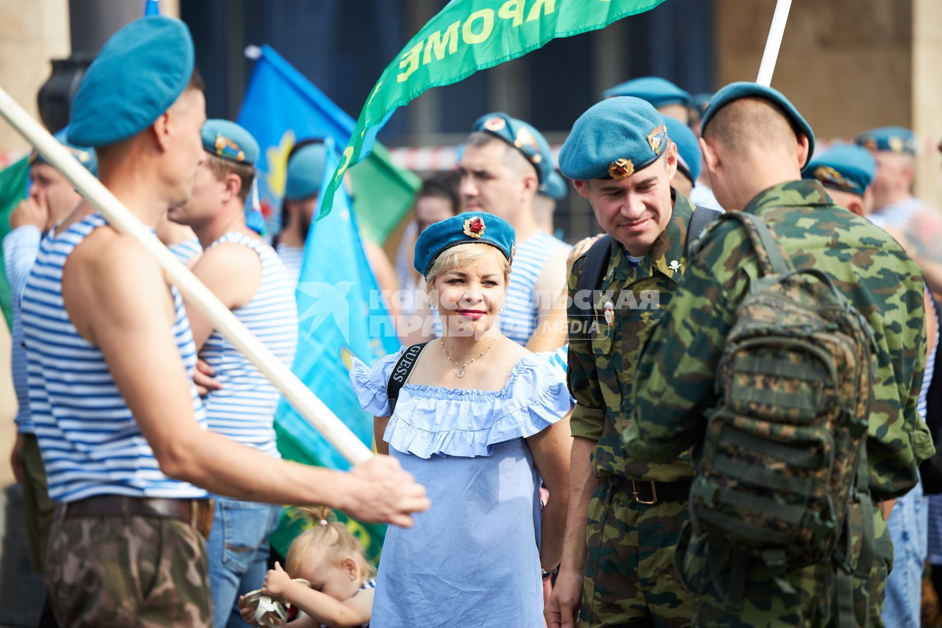 Пермь. Десантники гуляют в День Воздушно-десантных войск России.