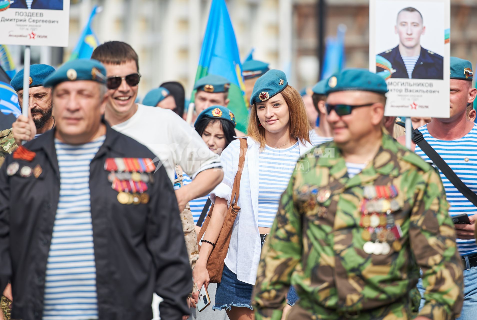 Пермь. Десантники гуляют в День Воздушно-десантных войск России.