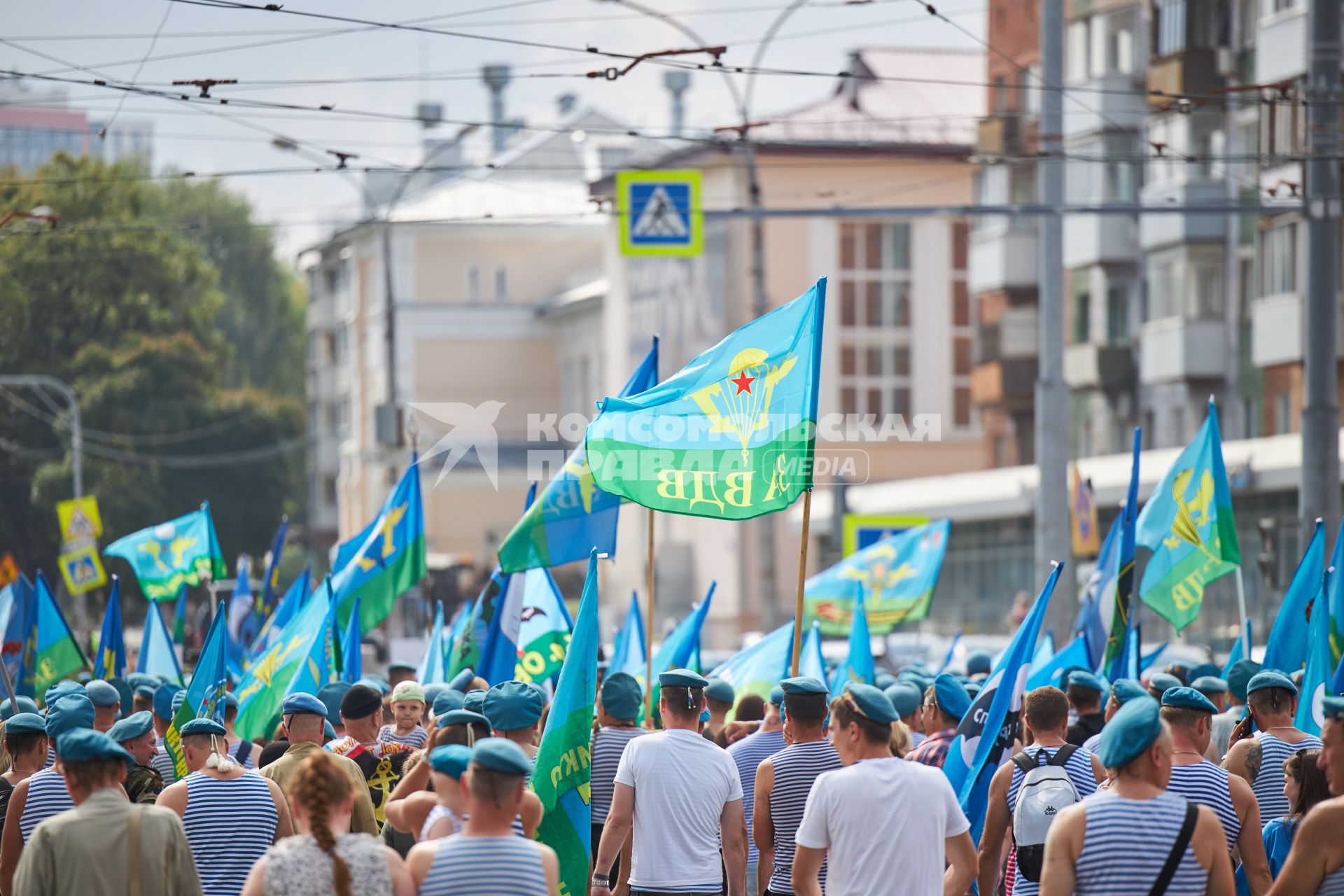 Пермь. Десантники гуляют в День Воздушно-десантных войск России.