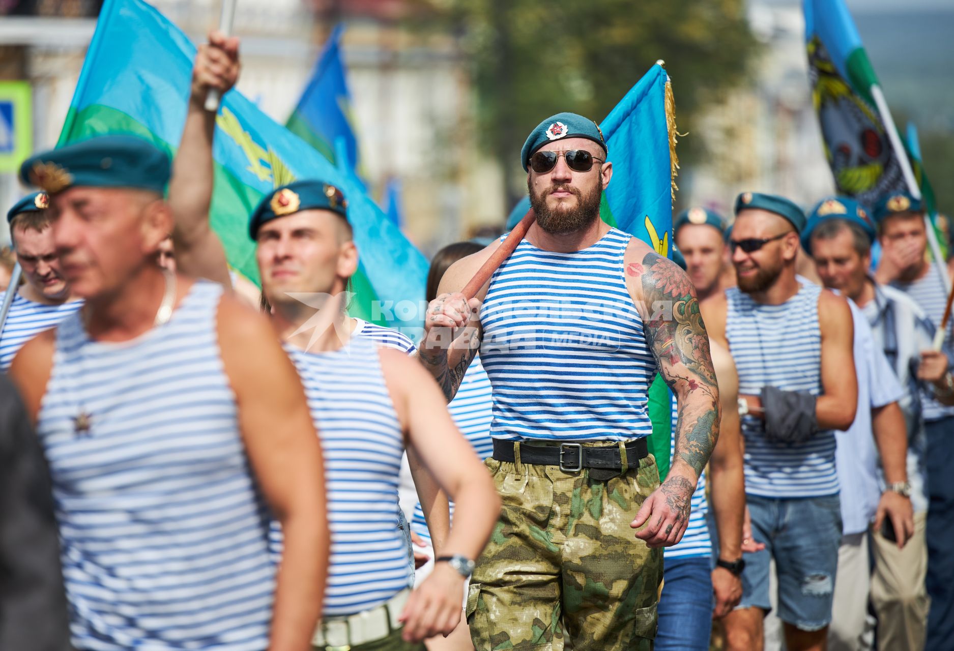 Пермь. Десантники гуляют в День Воздушно-десантных войск России.